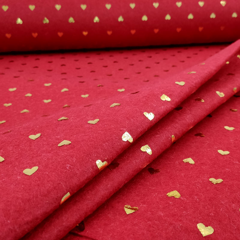 Pannolenci Cuori Oro Sfondo Rosso