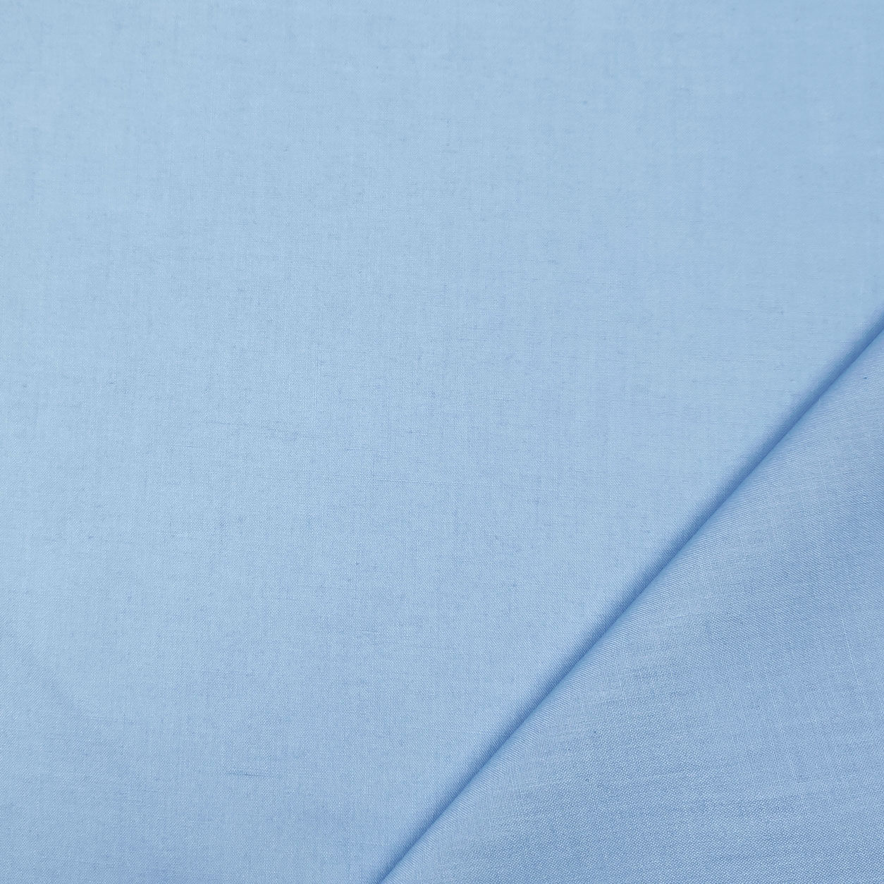 tessuto-misto-cotone-abbigliamento-azzurro-chiaro