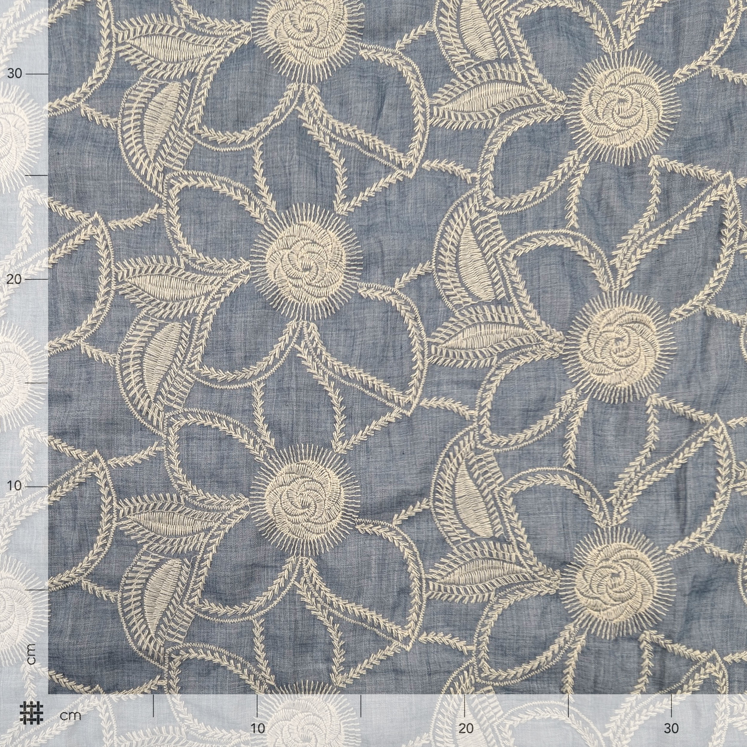 Mussola Cotone Blu Fiori Ricamati Image