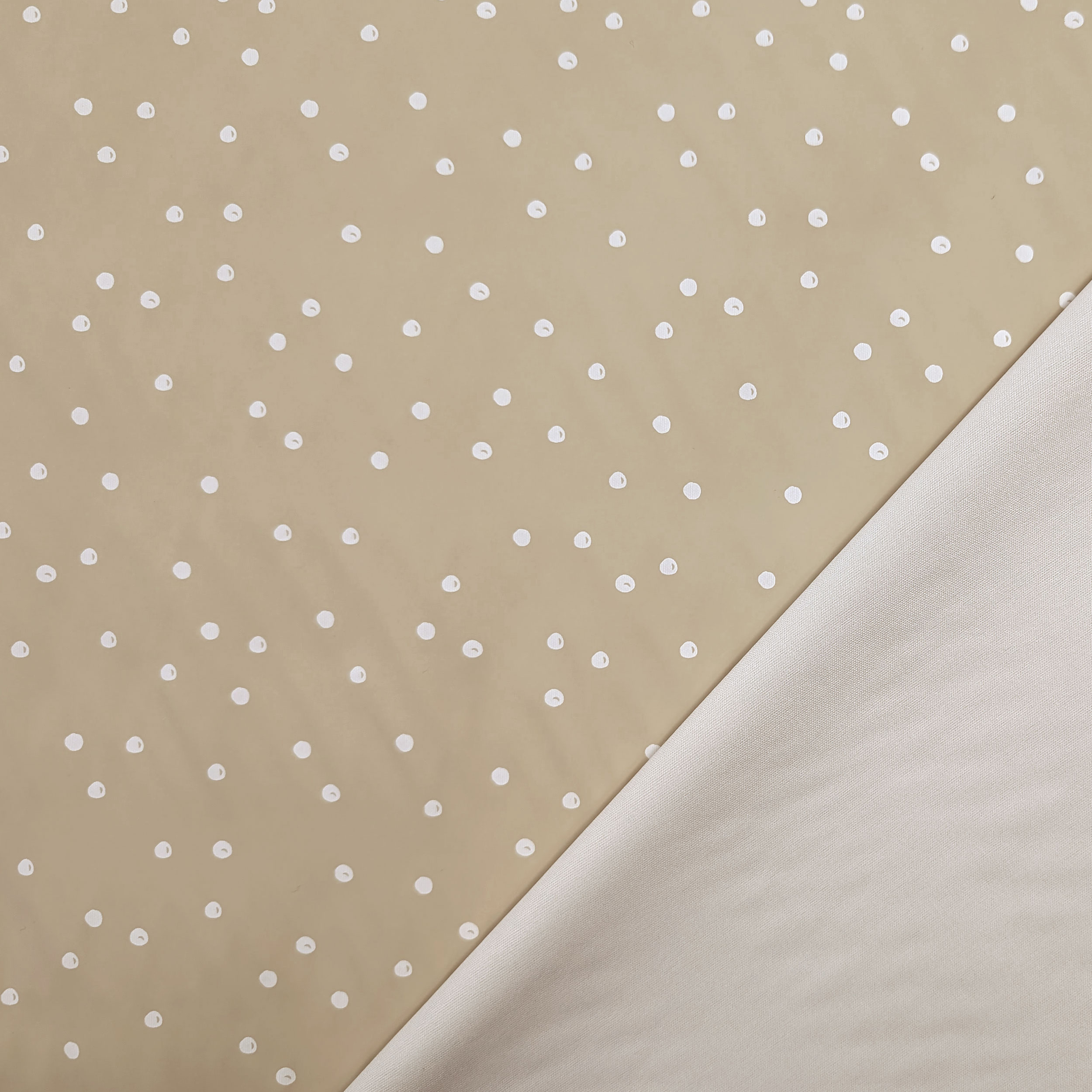 Impermeabile Pois Bianchi Sfondo Beige Image