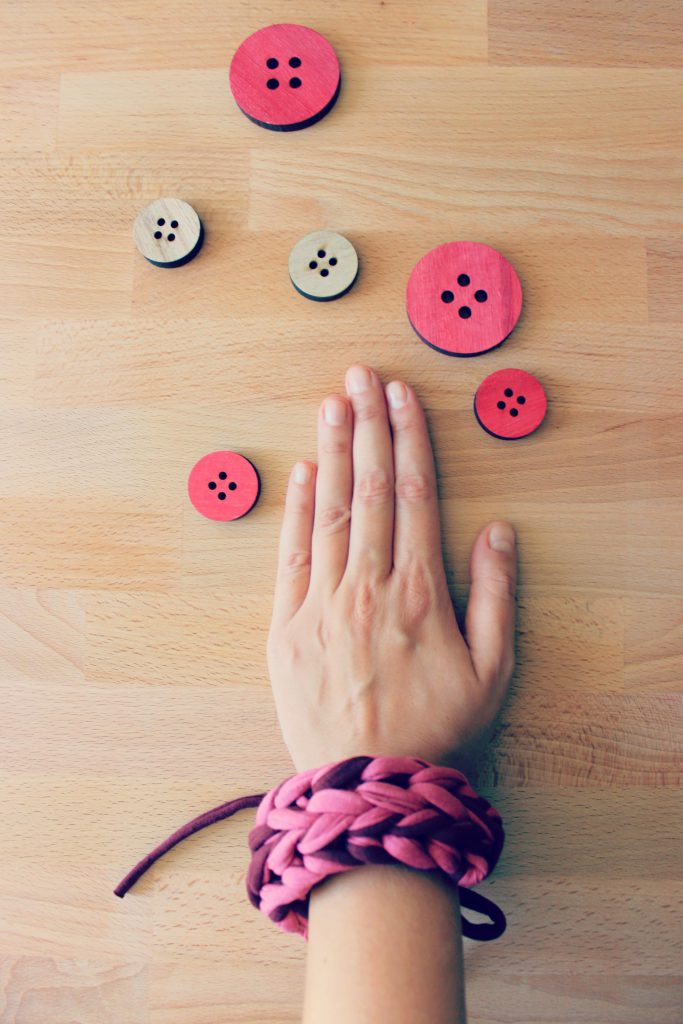 panini-tessuti-bracciale-handmade-finger-knitting