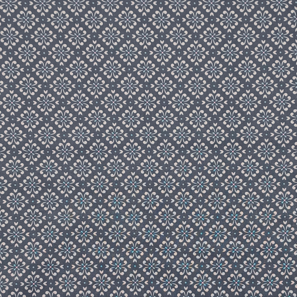 stoffa-in-cotone-arredo-gutermann-fantasia-geometrica-floreale-grigio