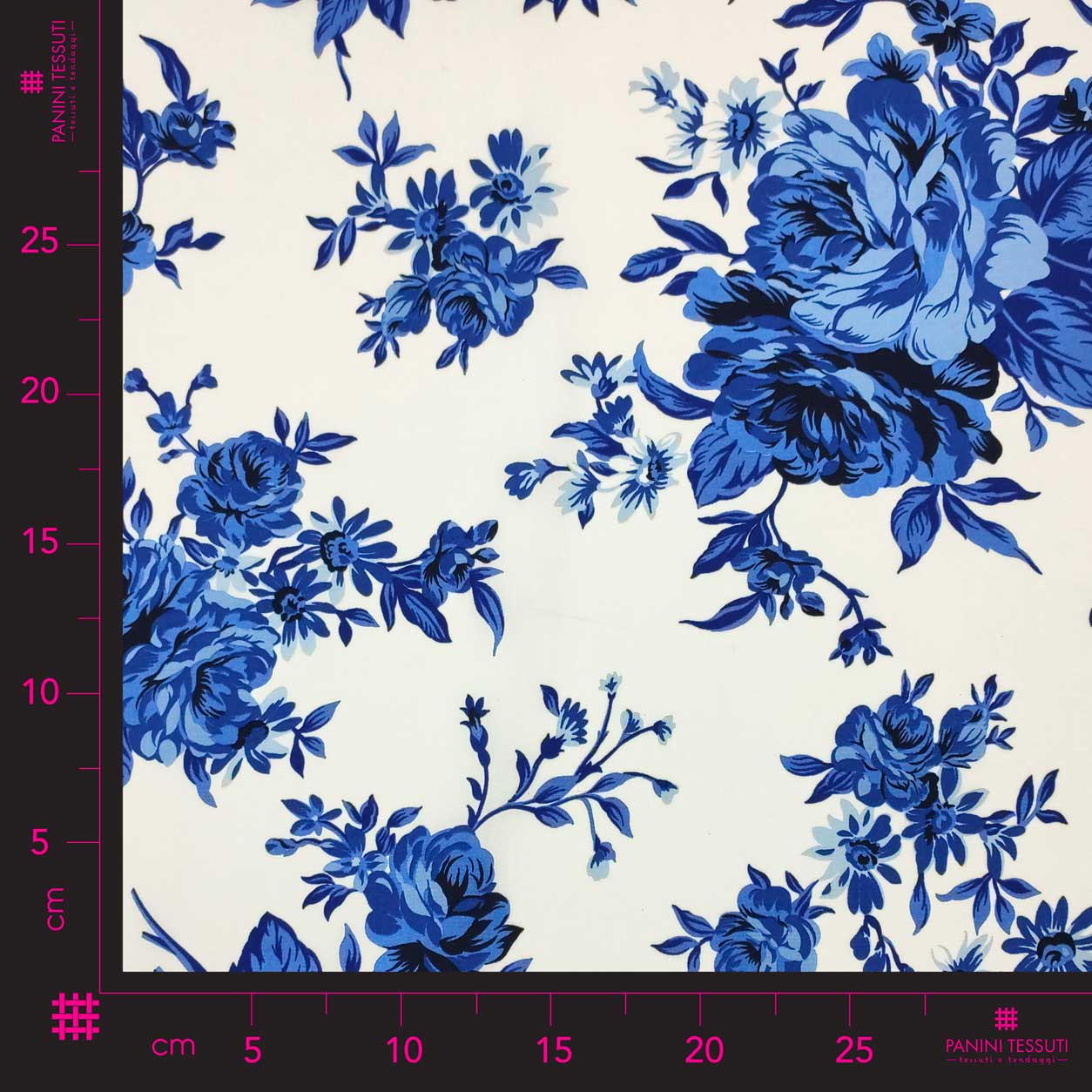 Cotone con fantasia rose blu sfondo bianco