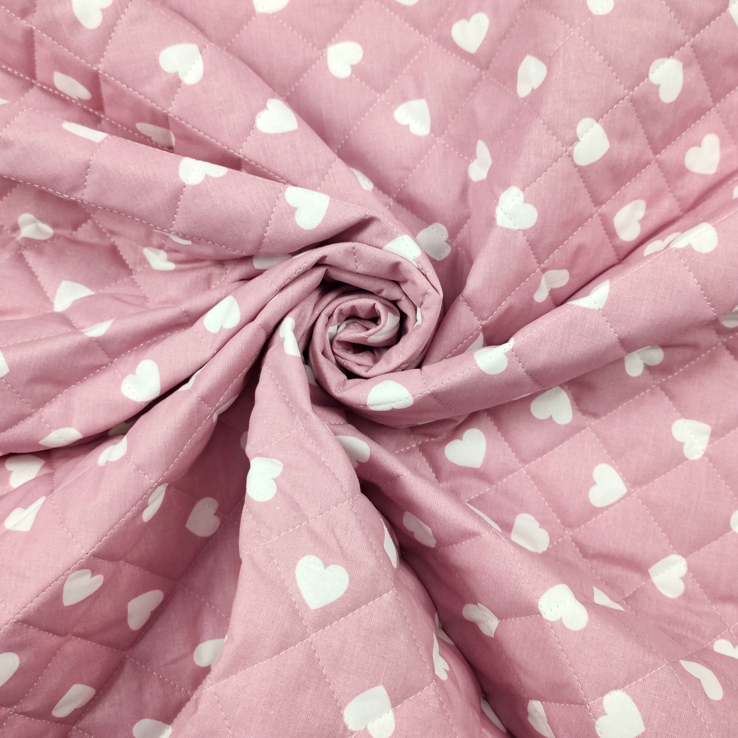 Tessuto Trapuntato Cuori Sfondo Rosa