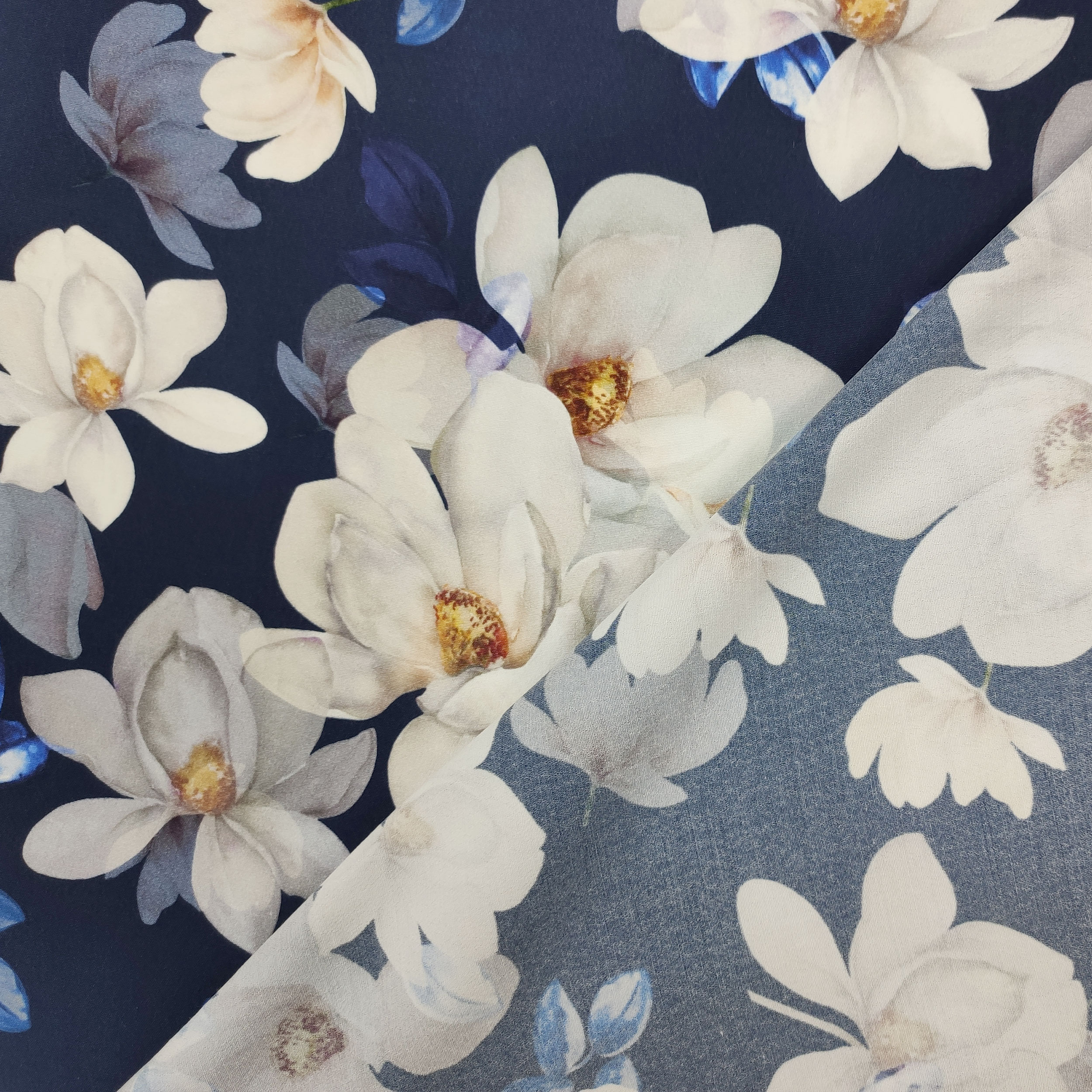 tessuto-viscosa-fiori-sfondo-blu