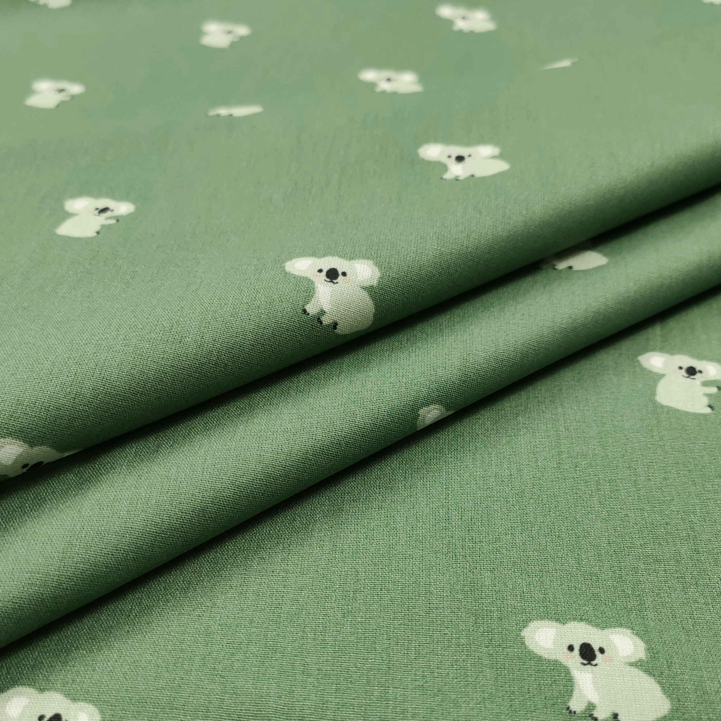 Popeline di Cotone Koala Sfondo Verde Image