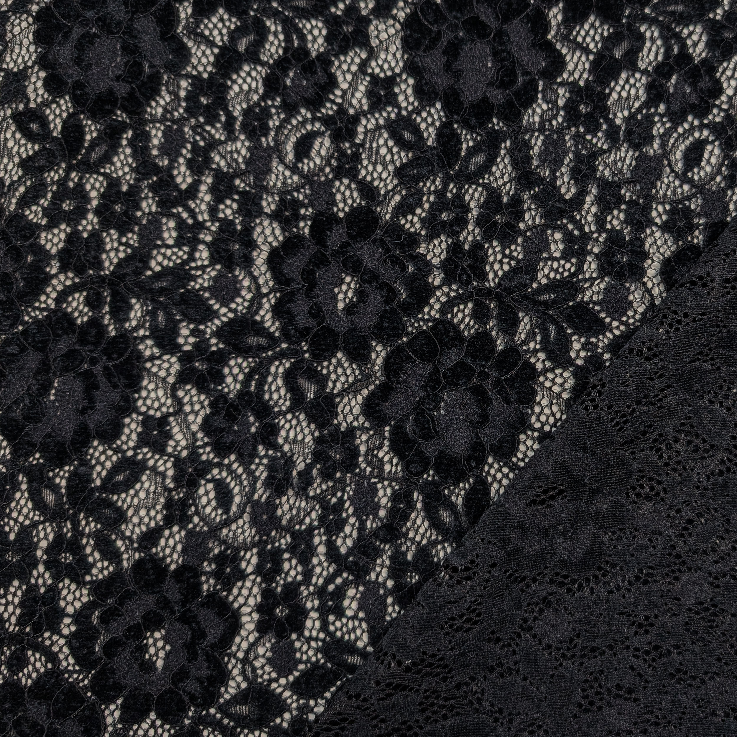 Pizzo Inserto Rose Velluto Nero Image
