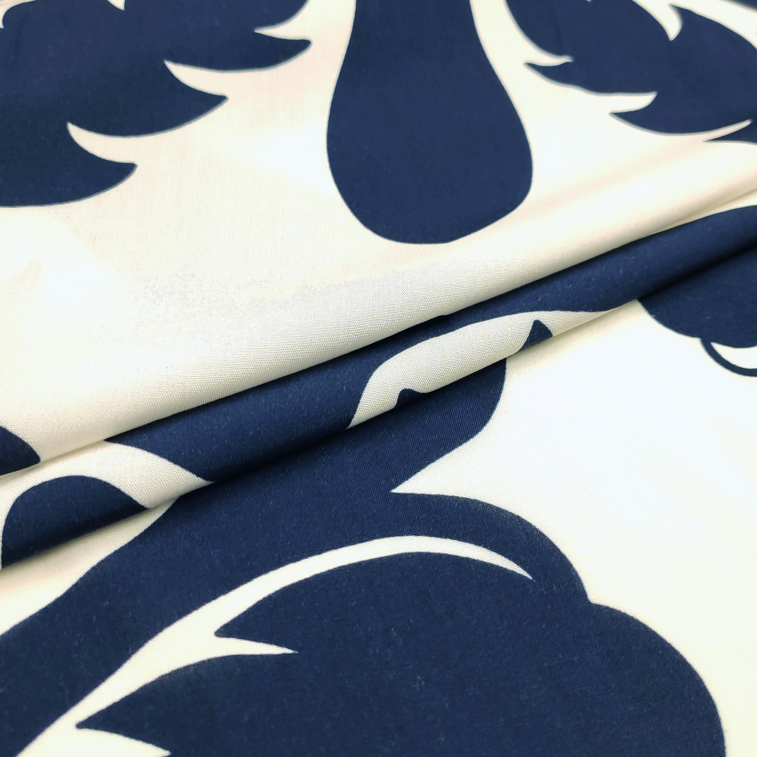 Tessuto Cotone Fantasia Arabesc Blu e Rosso