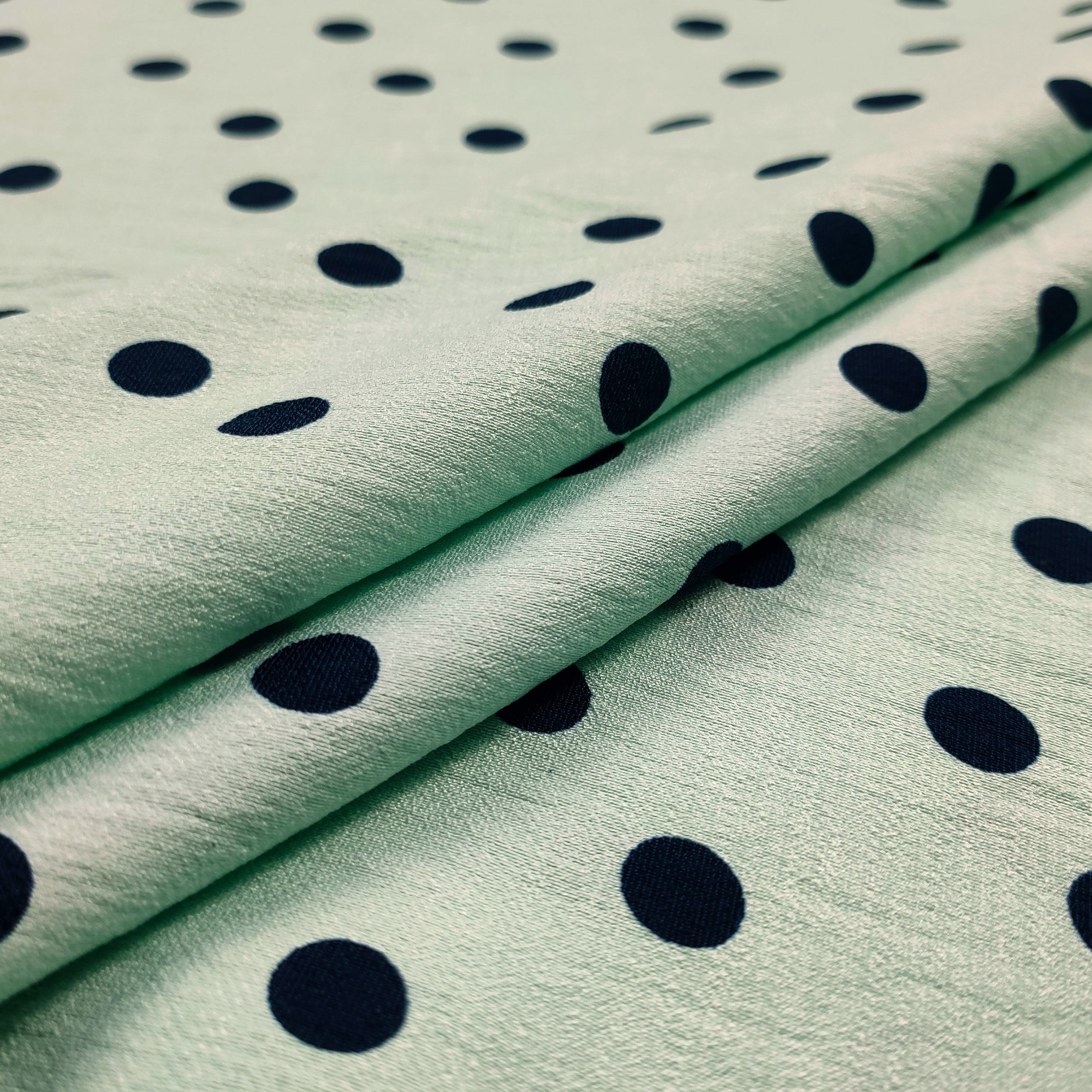 Tessuto Crêpe Viscosa Menta con Pois