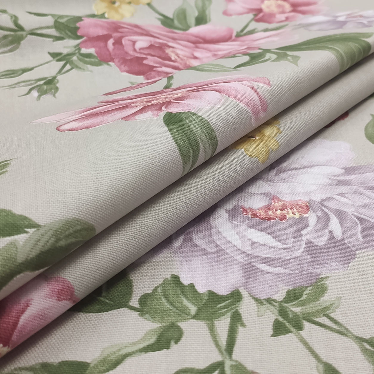 cotone-panama-bouquet-di-fiori-sfondo-grigio