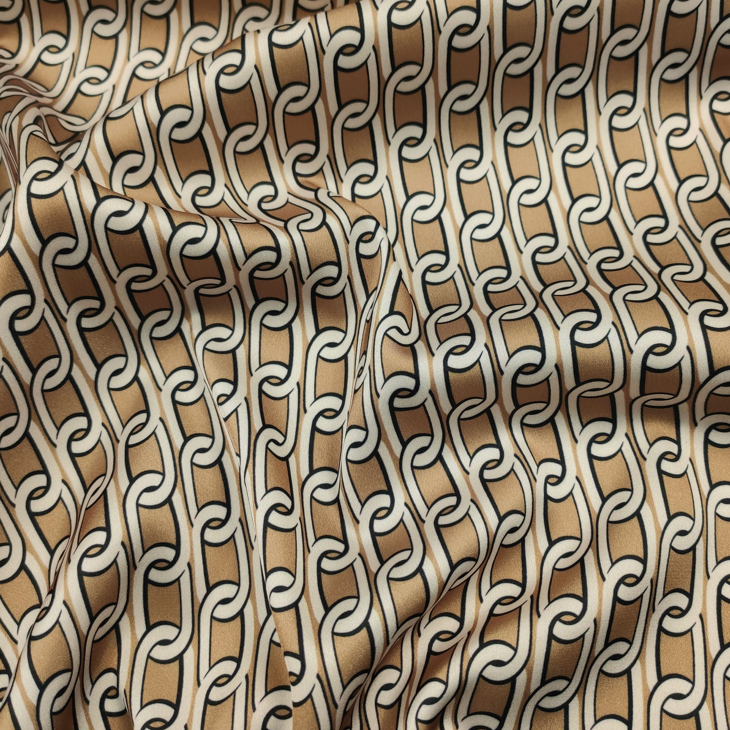 Raso Setato Alta Moda Catene Piccole Sfondo Beige