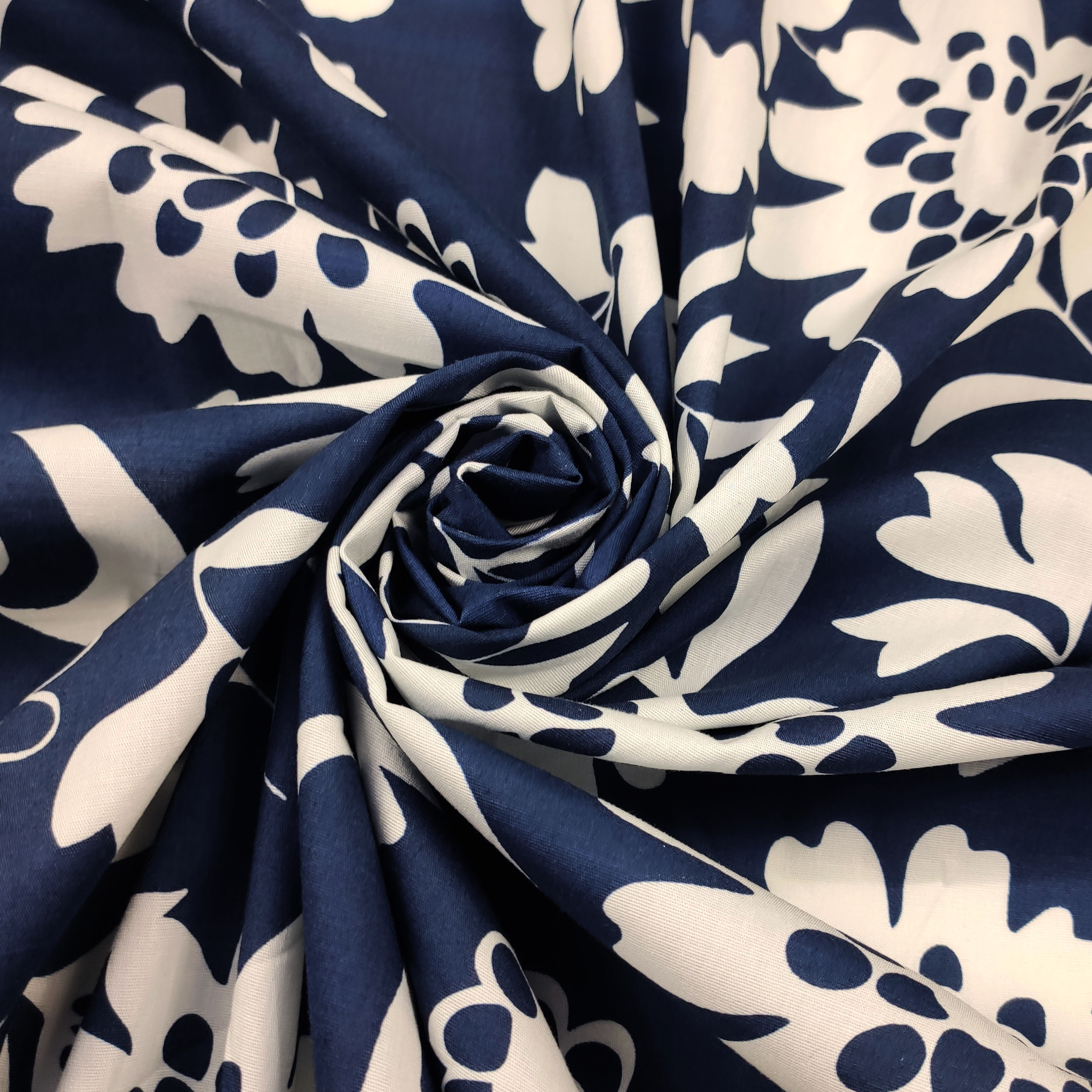 Tessuto Cotone Fiori Bianchi Sfondo Blu Image