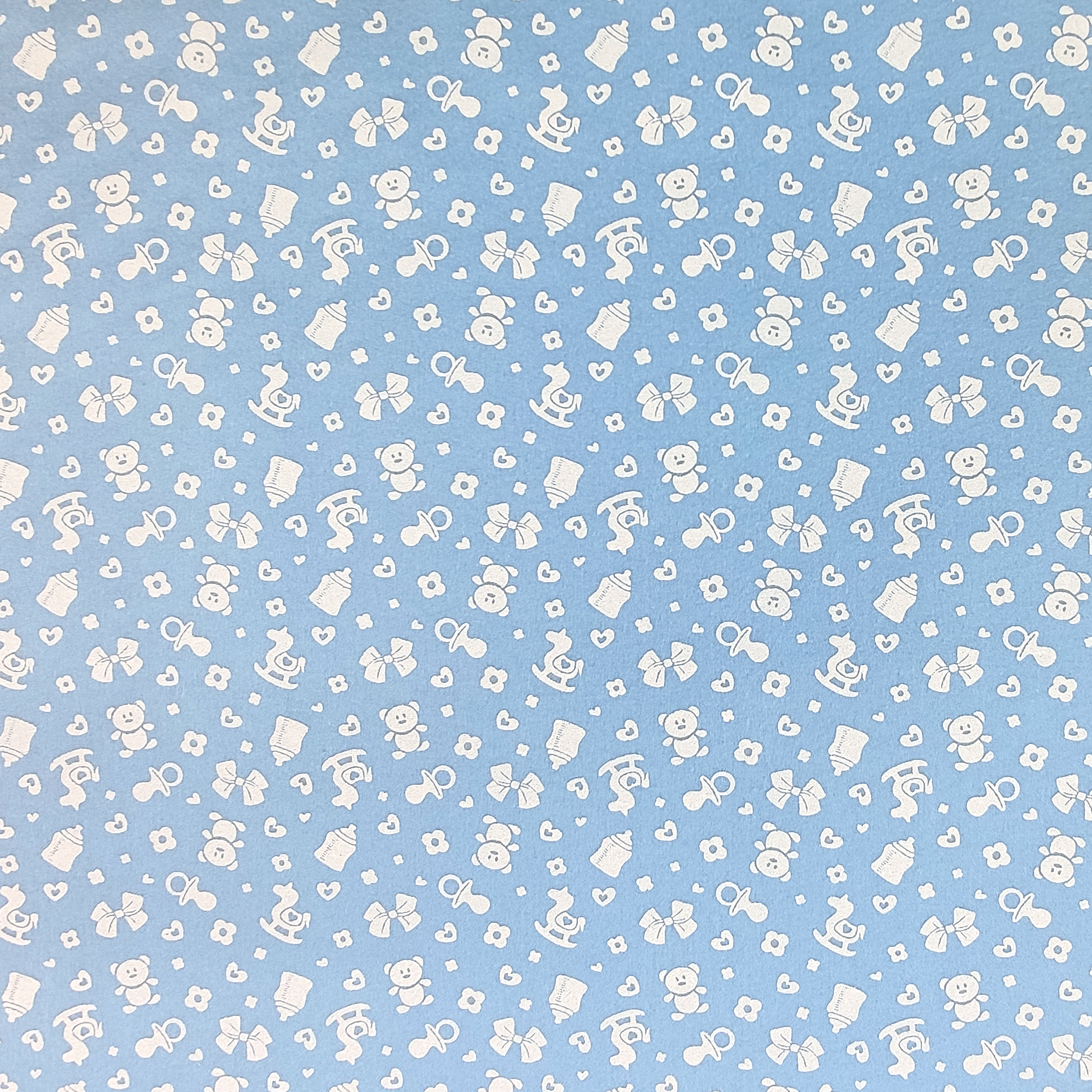 Pannolenci Sfondo Azzurro Giocattoli Bianchi Image