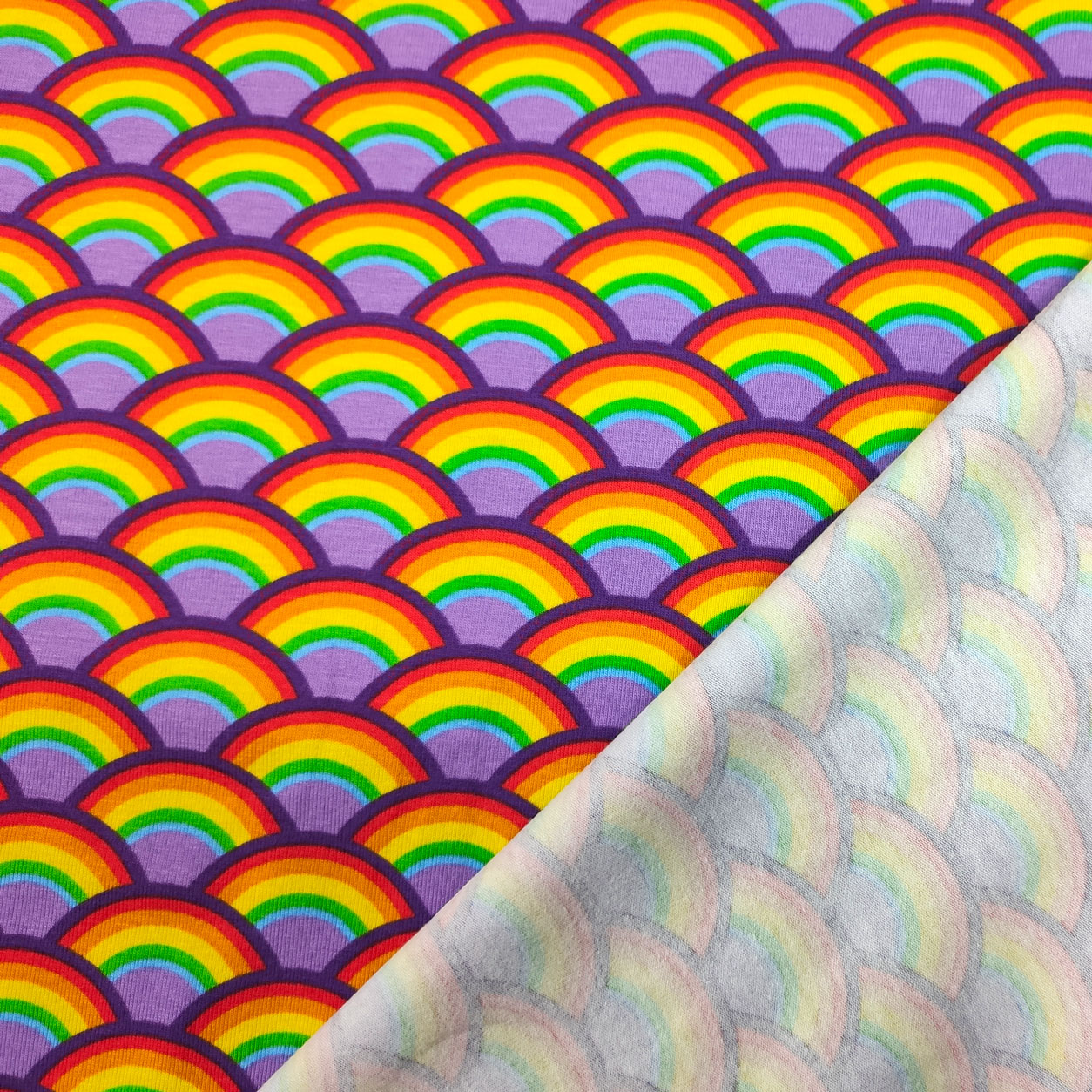 maglina di cotone arcobaleni sfondo lilla