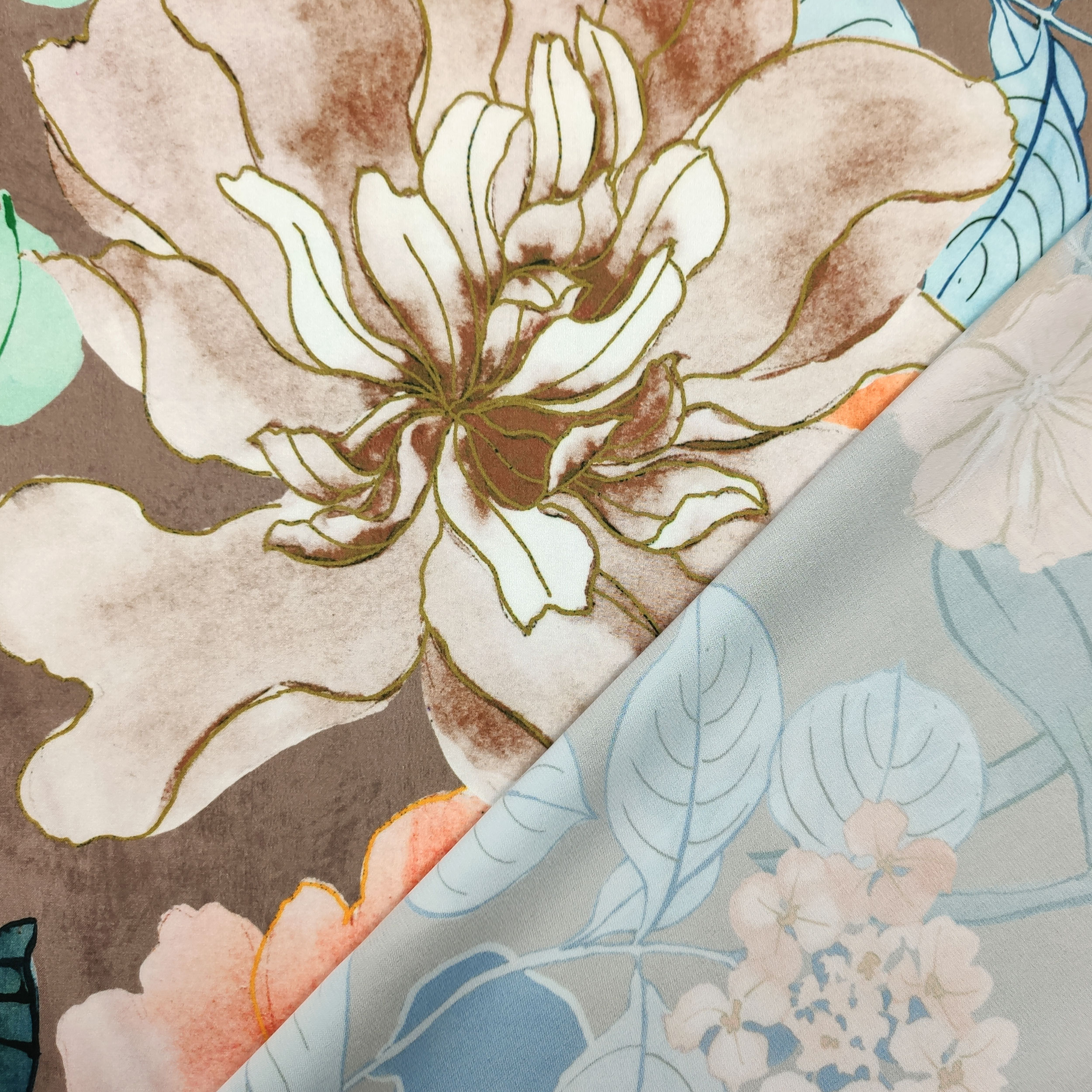 Rasetto Alta Moda Fiori Sfondo Marrone