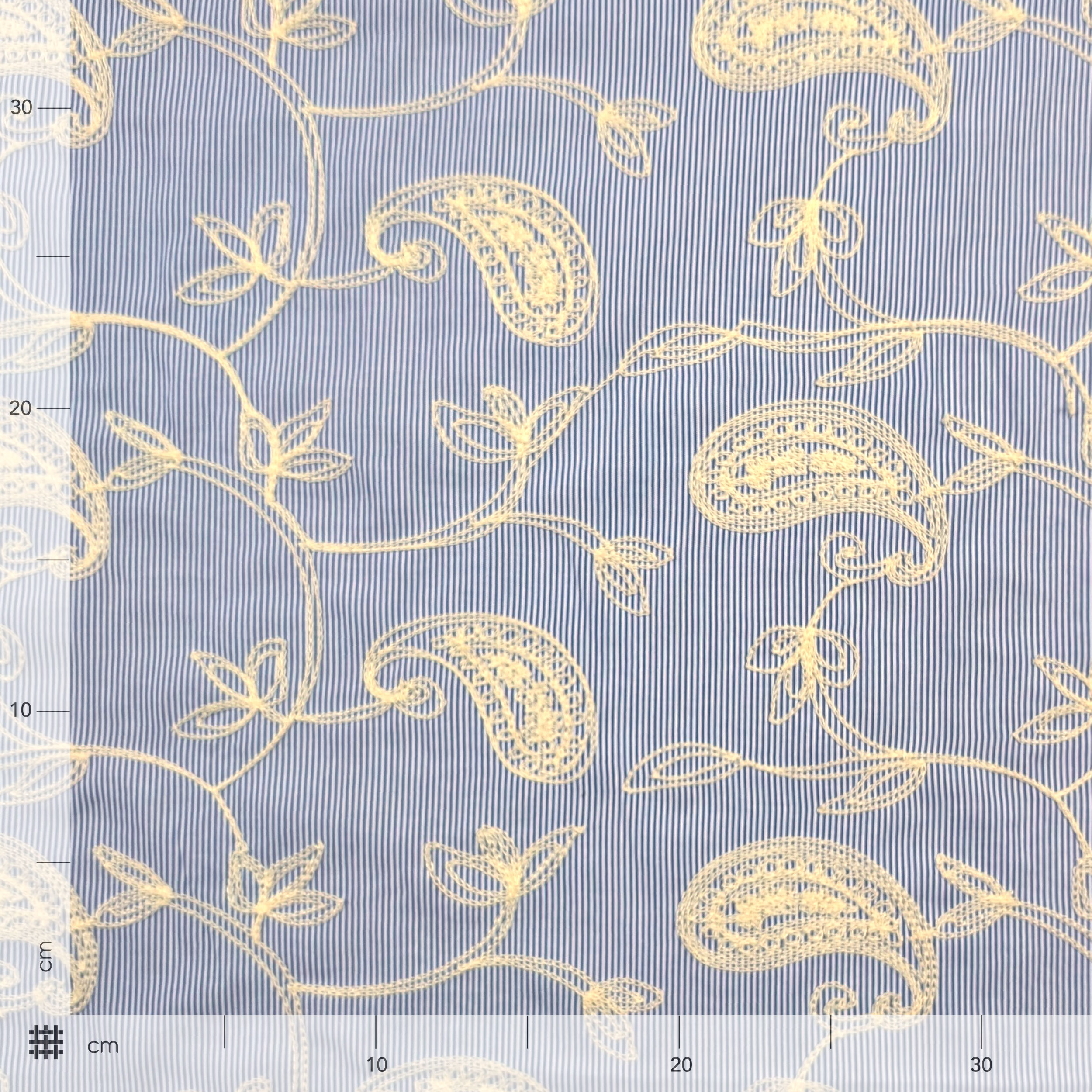 Cotone Righe Sottili Blu con Foglie Ricamate Image
