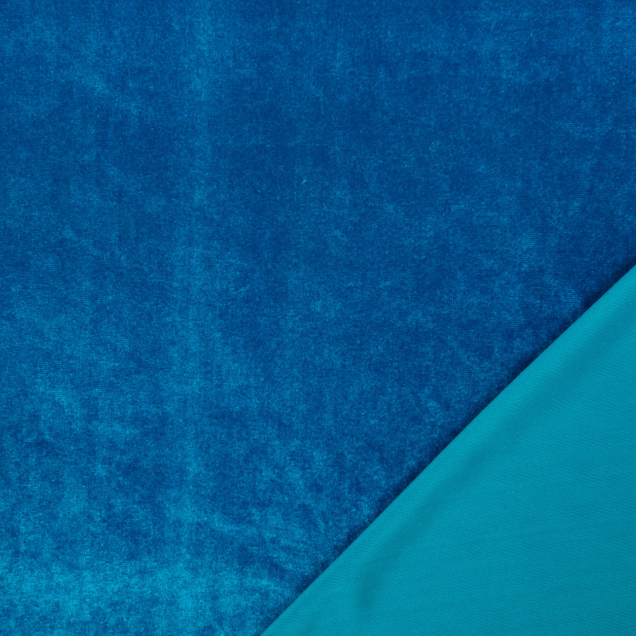 il-velluto-bielastico-blu-celeste