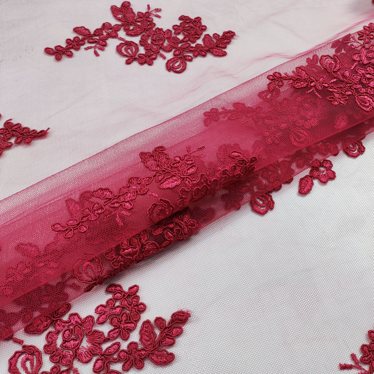 pizzo-doppio-bordo-ricamato-rosso
