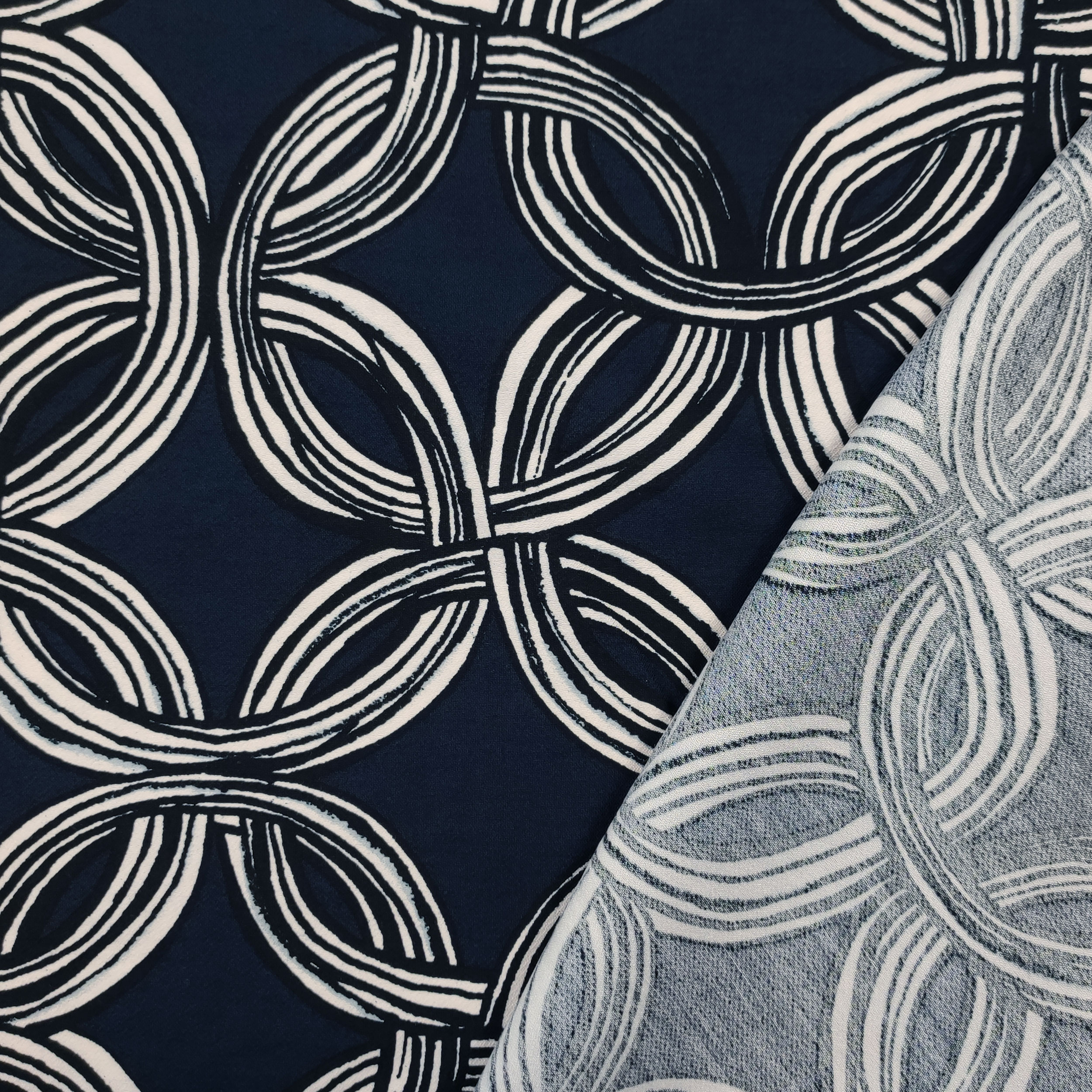 Misto Viscosa Navy con Fantasia Cerchi Intrecciati