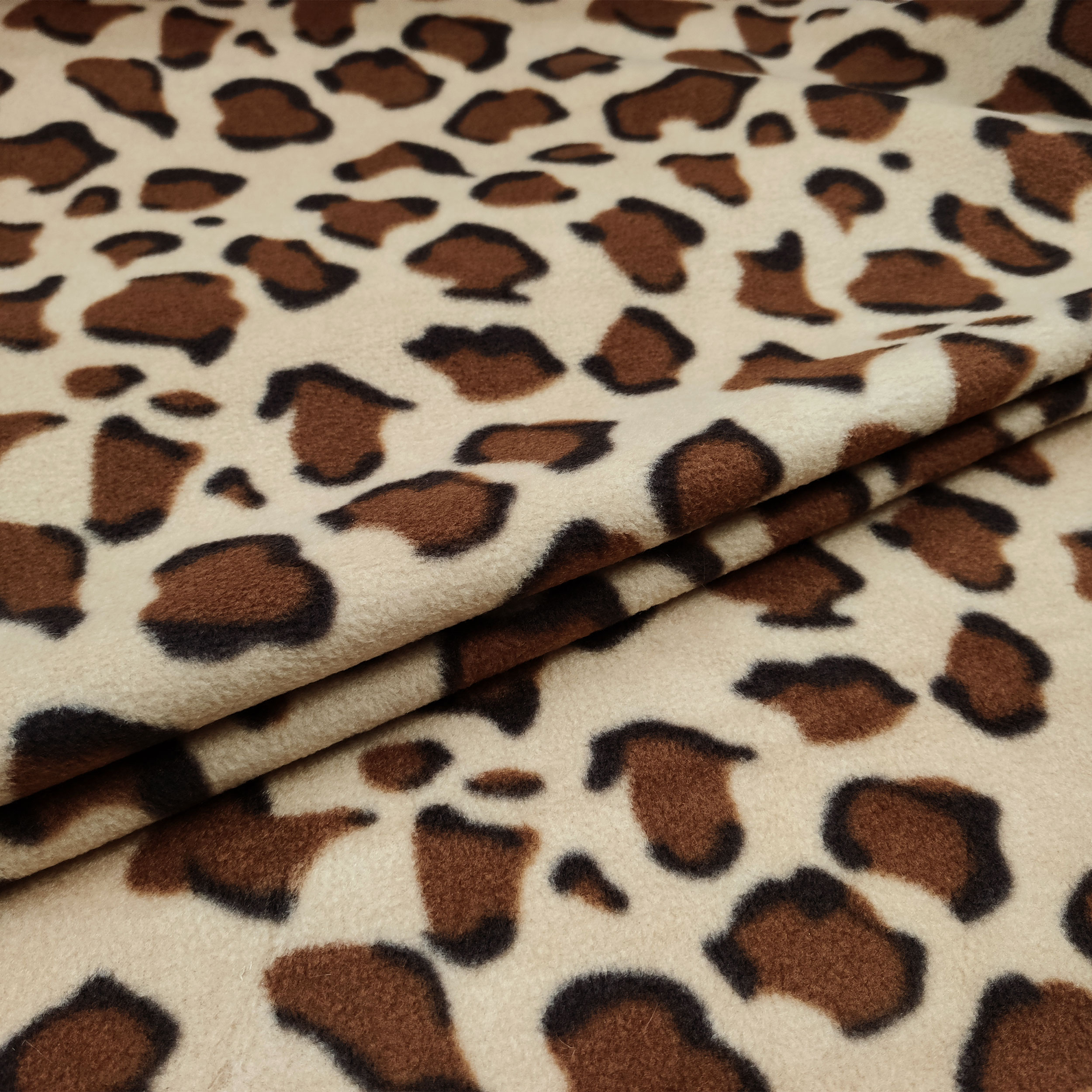 coperta in pile leopardato 
