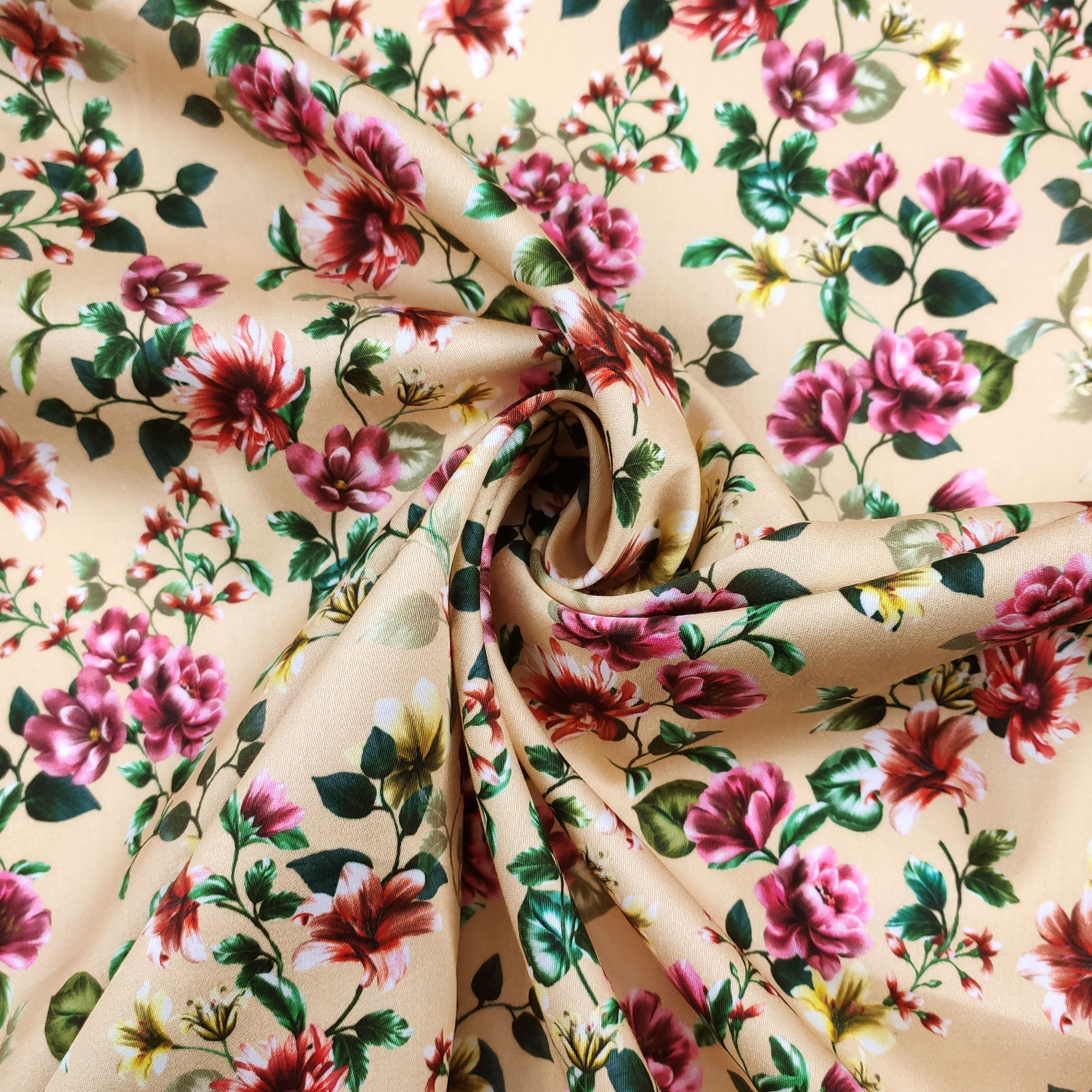 Rasatello Cotone Sfondo Beige con Fiori