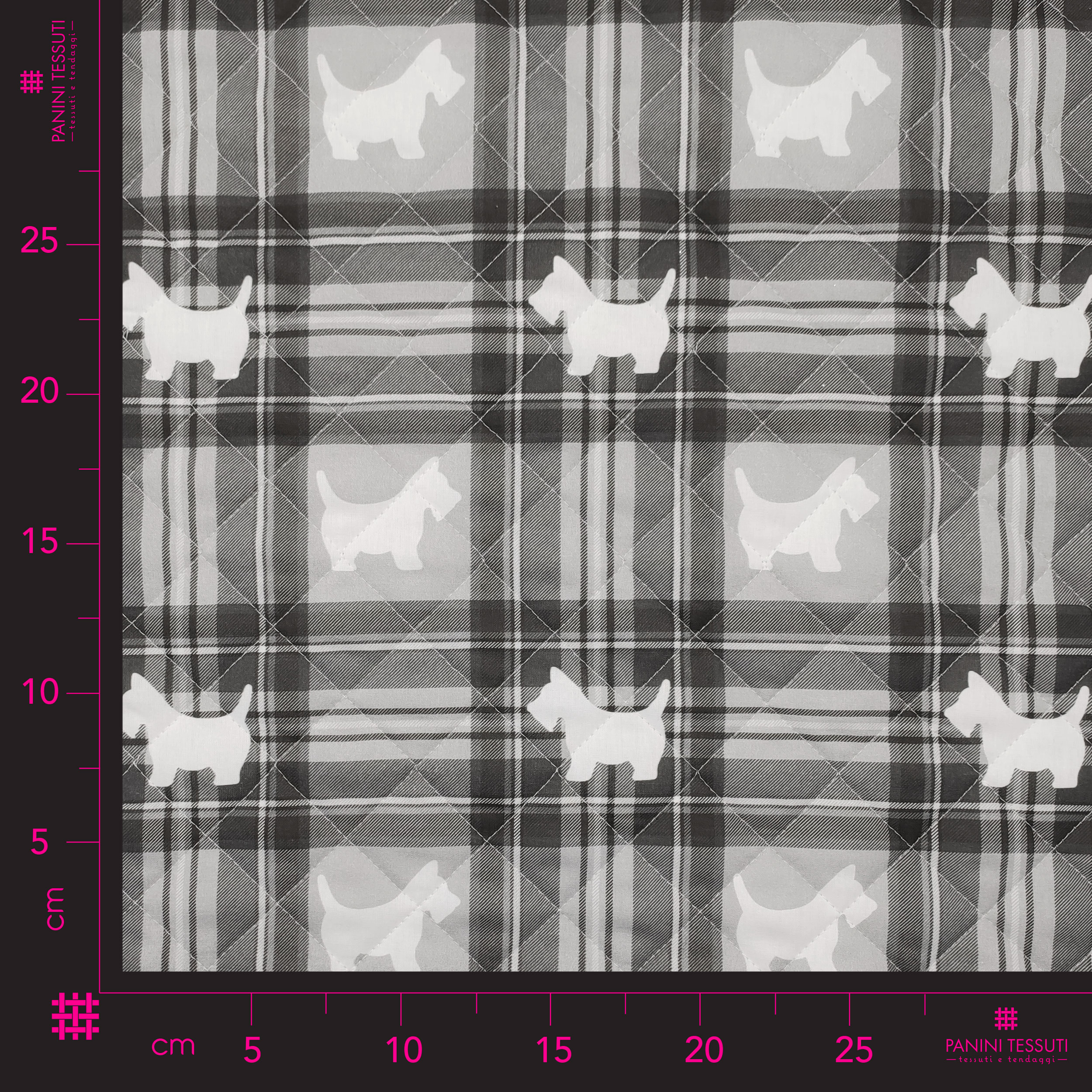 trapuntato-con-cagnolini-sfondo-tartan-bianco-e-nero