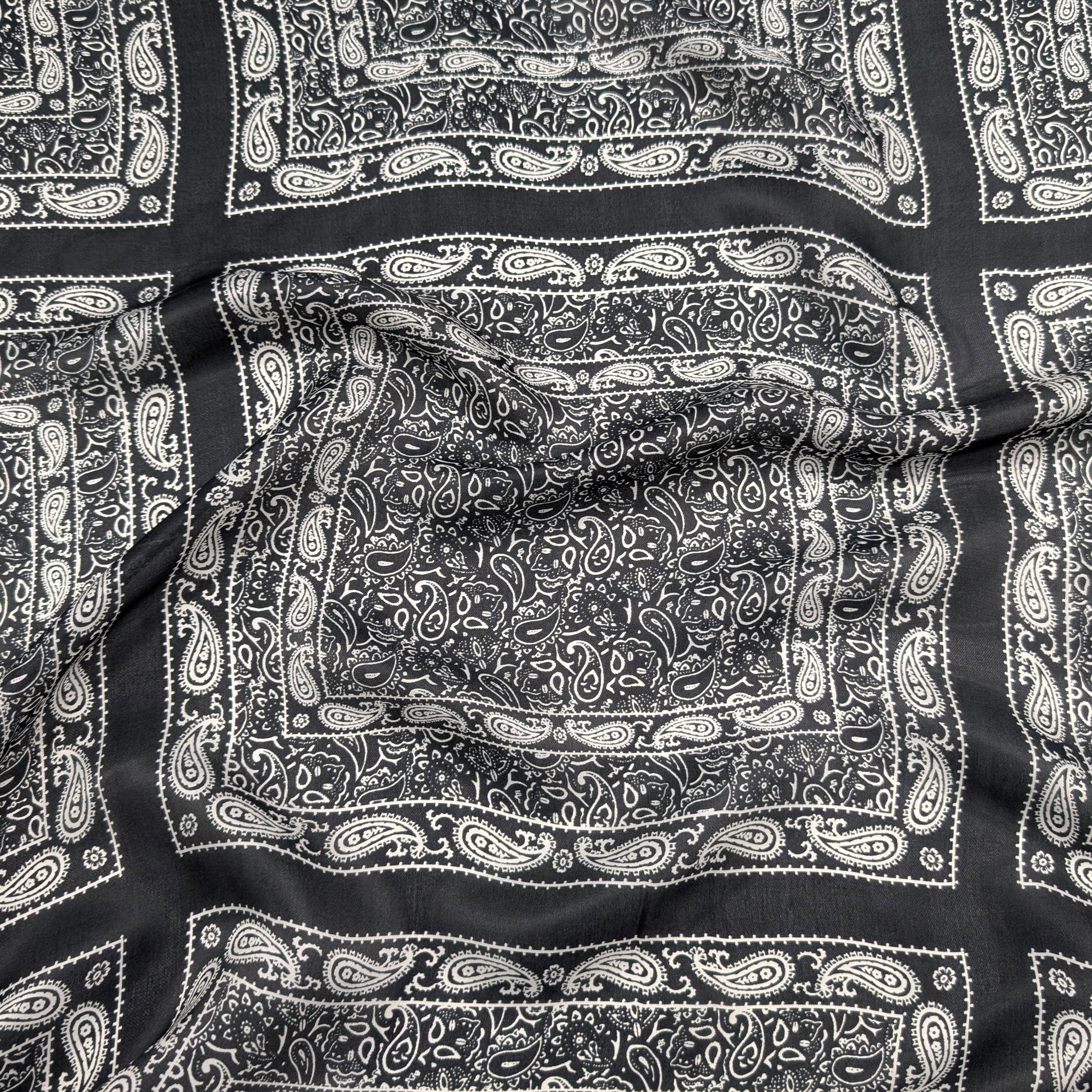 Seta Fantasia Paisley Batik Nero Image