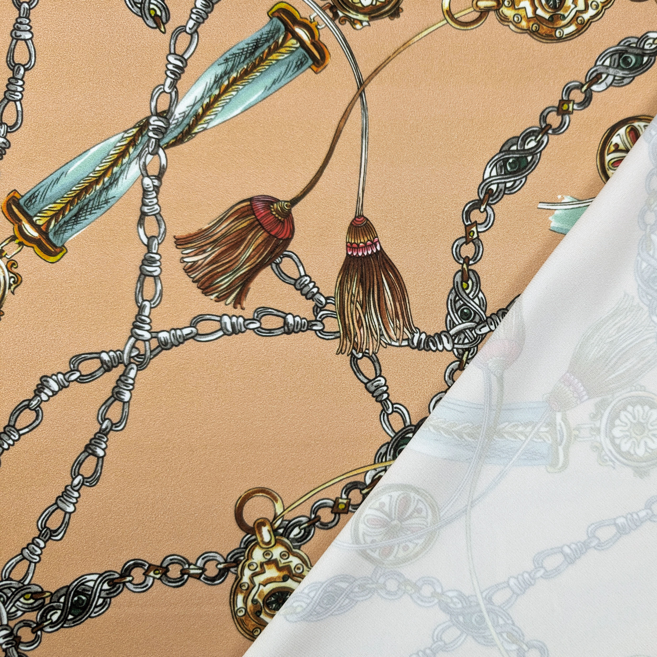 Raso Setato Alta Moda Beige con Catene Image