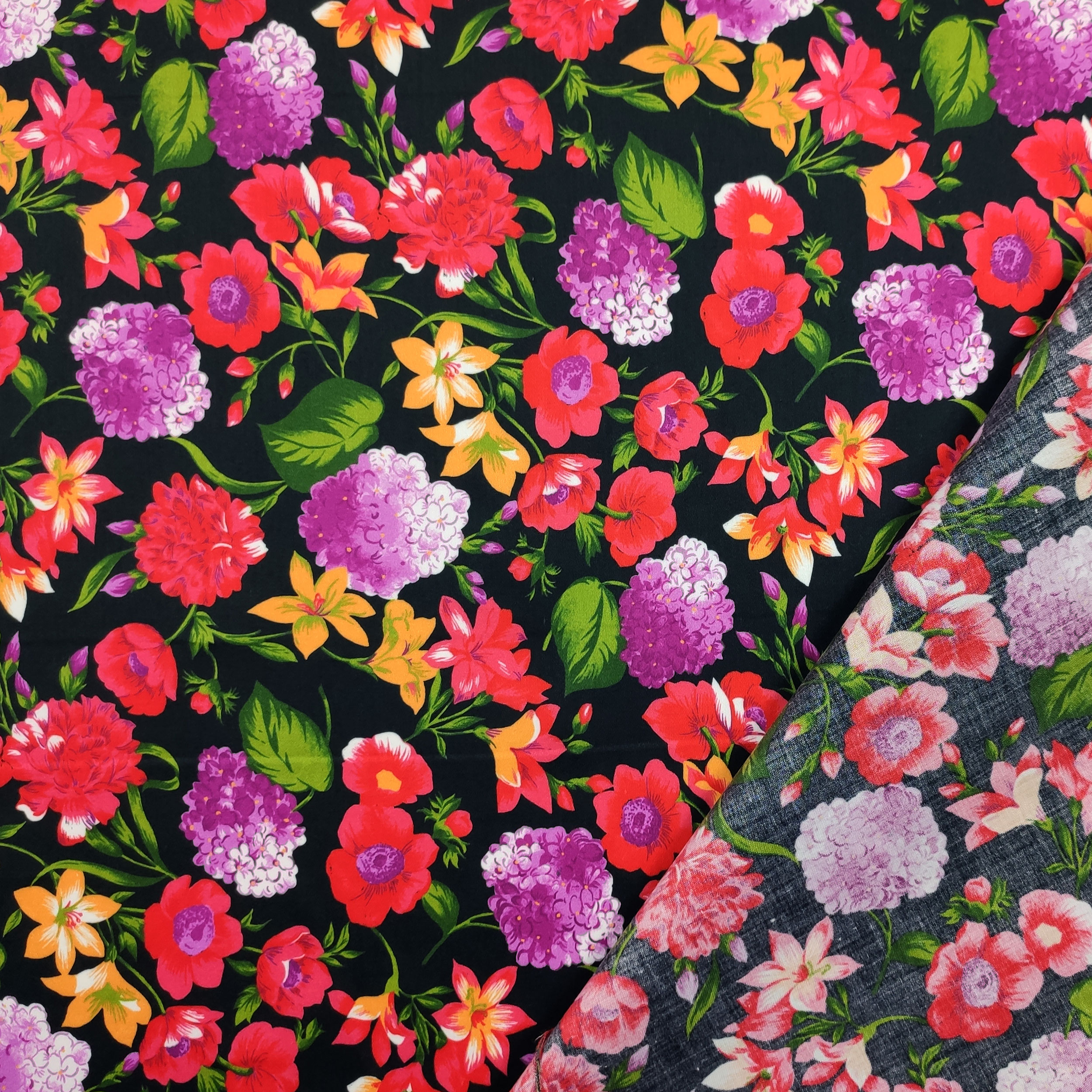 Rasatello Cotone Sfondo Nero con Fiori Rossi e Fuxia