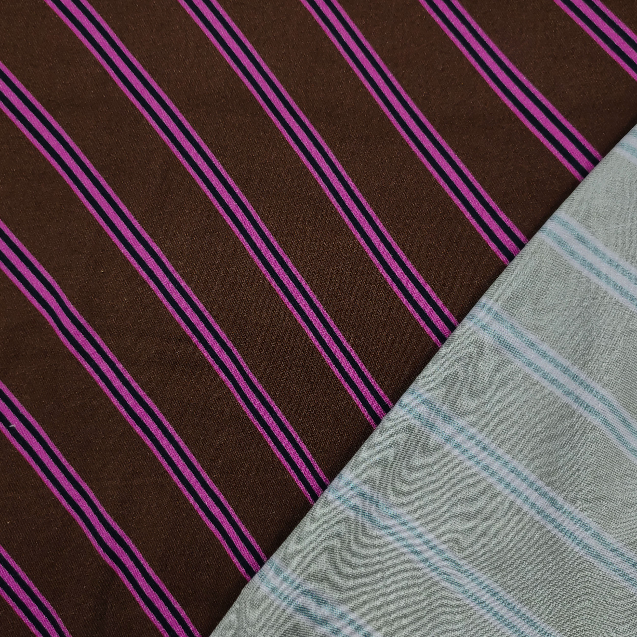 Cotone Linee Oblique Fuxia Sfondo Marrone