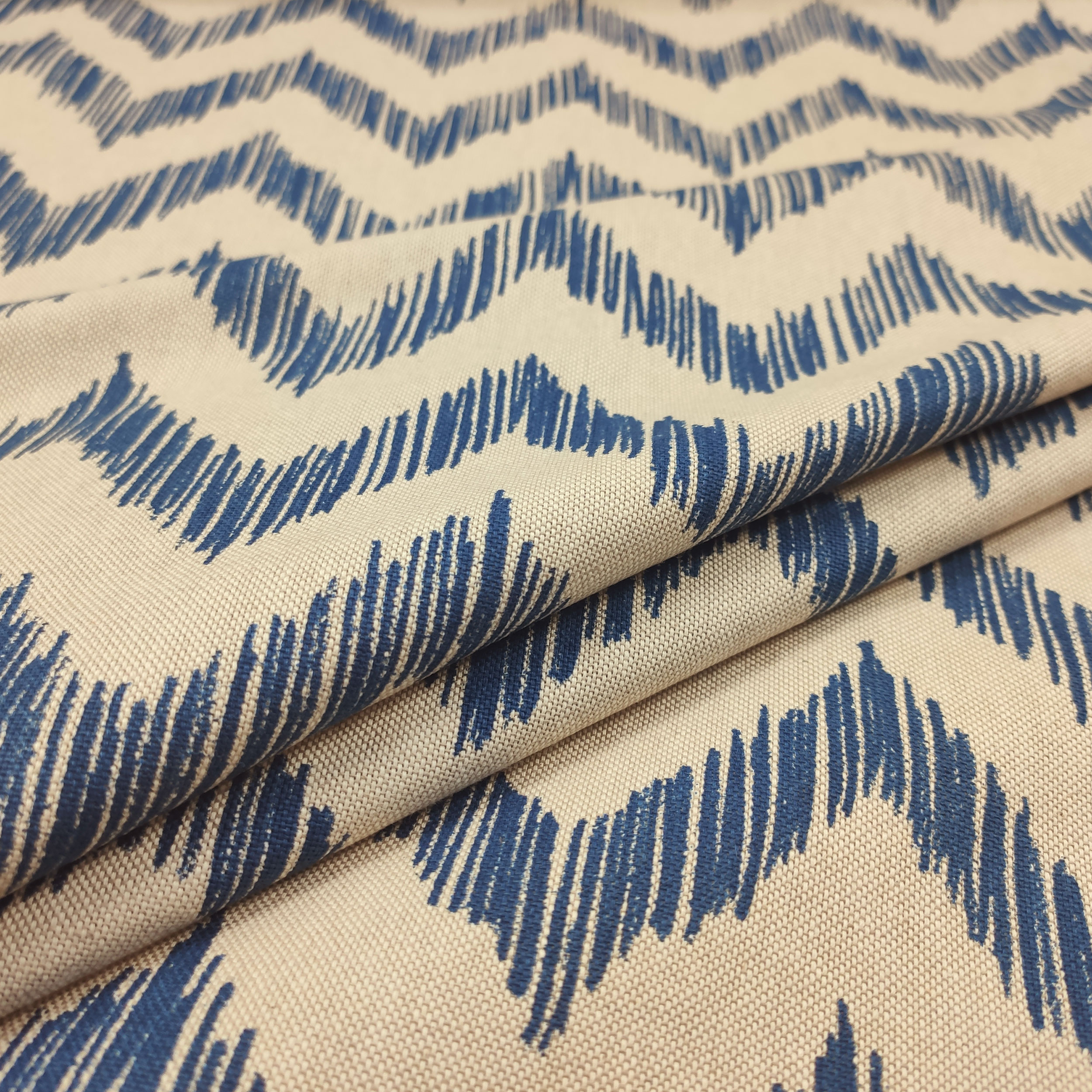 Tessuto Panama Misto Cotone Zig Zag Linee Blu