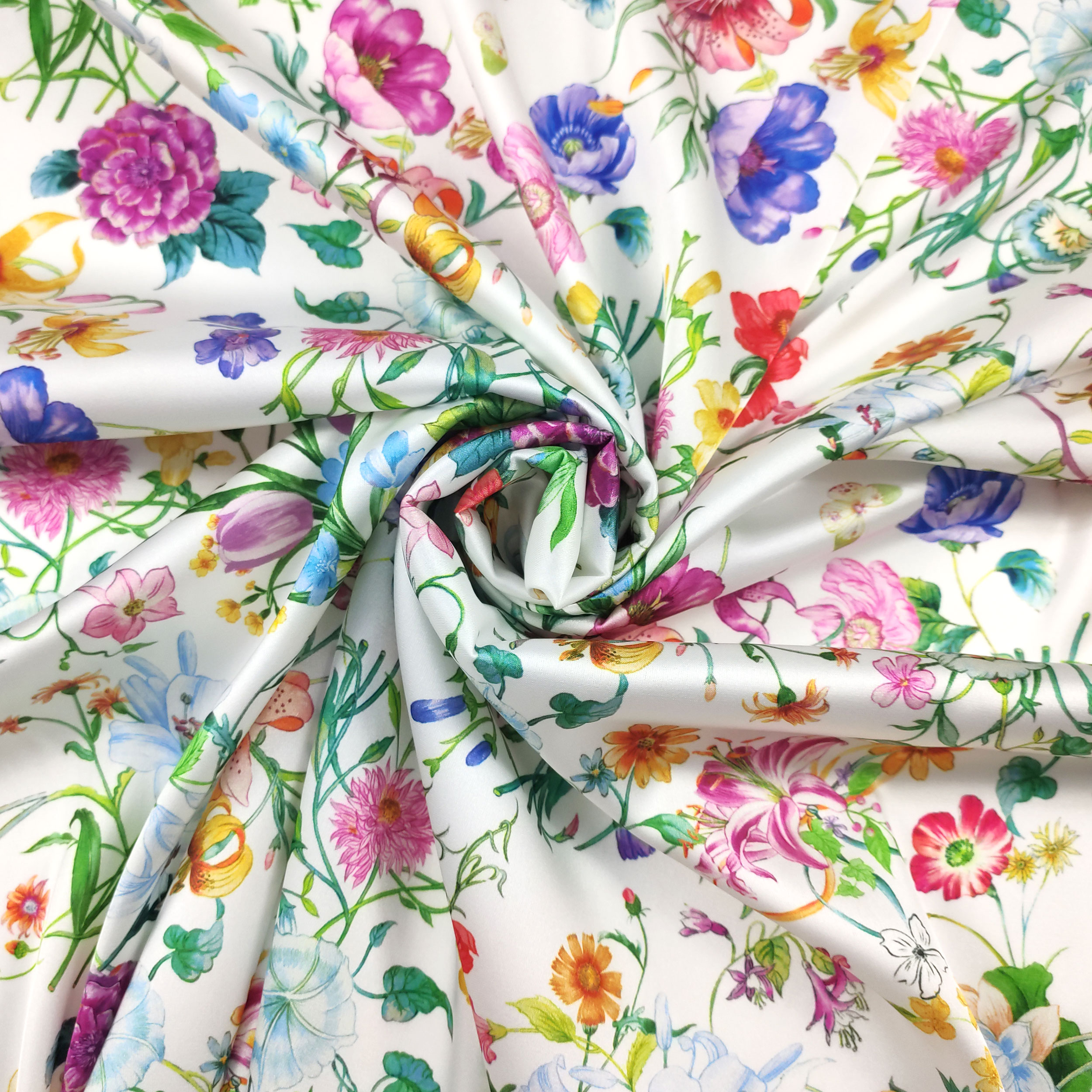 Rasetto Elasticizzato Setato Moda Fiori Sfondo Bianco