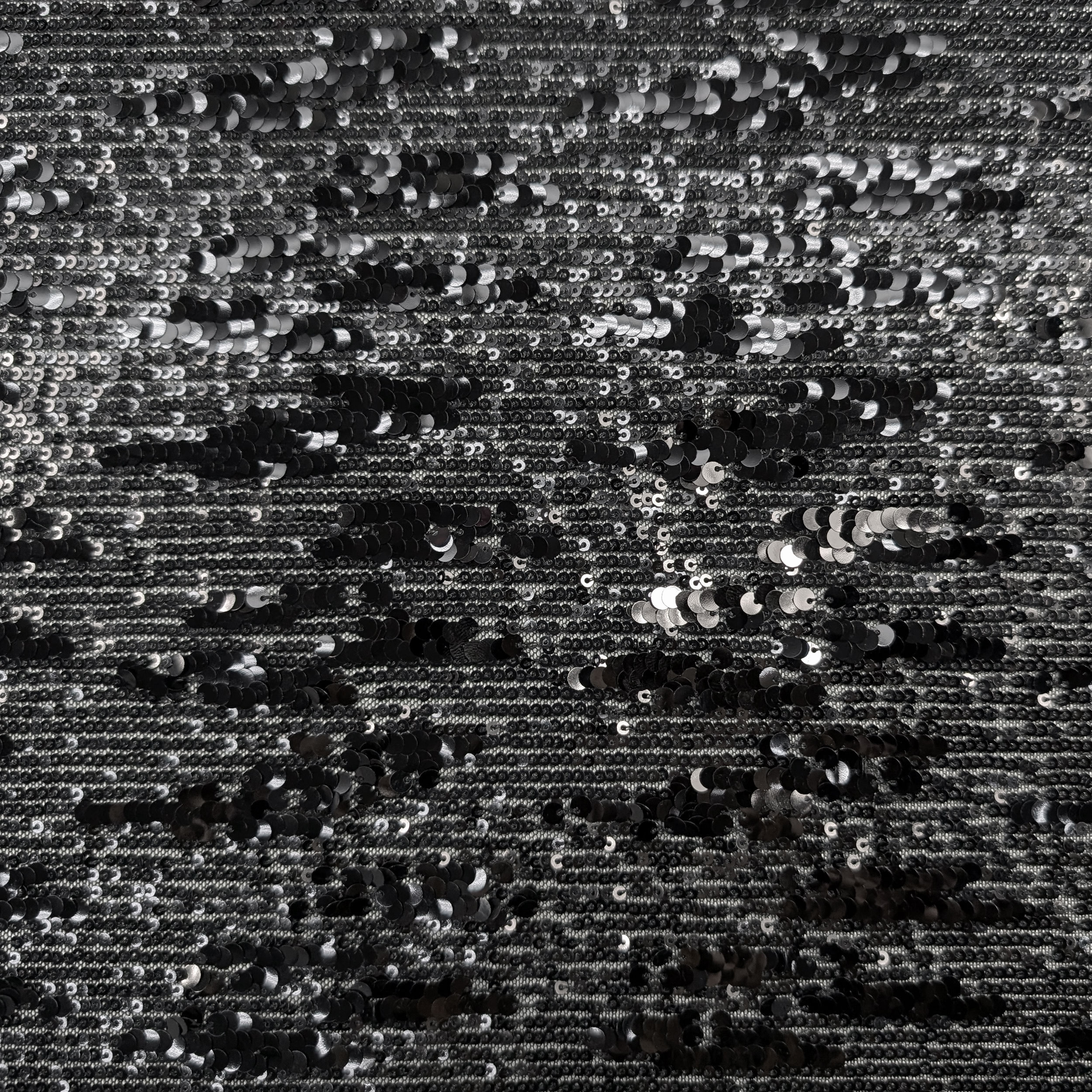 Tessuto Paillettes a Cascata su Tulle Image