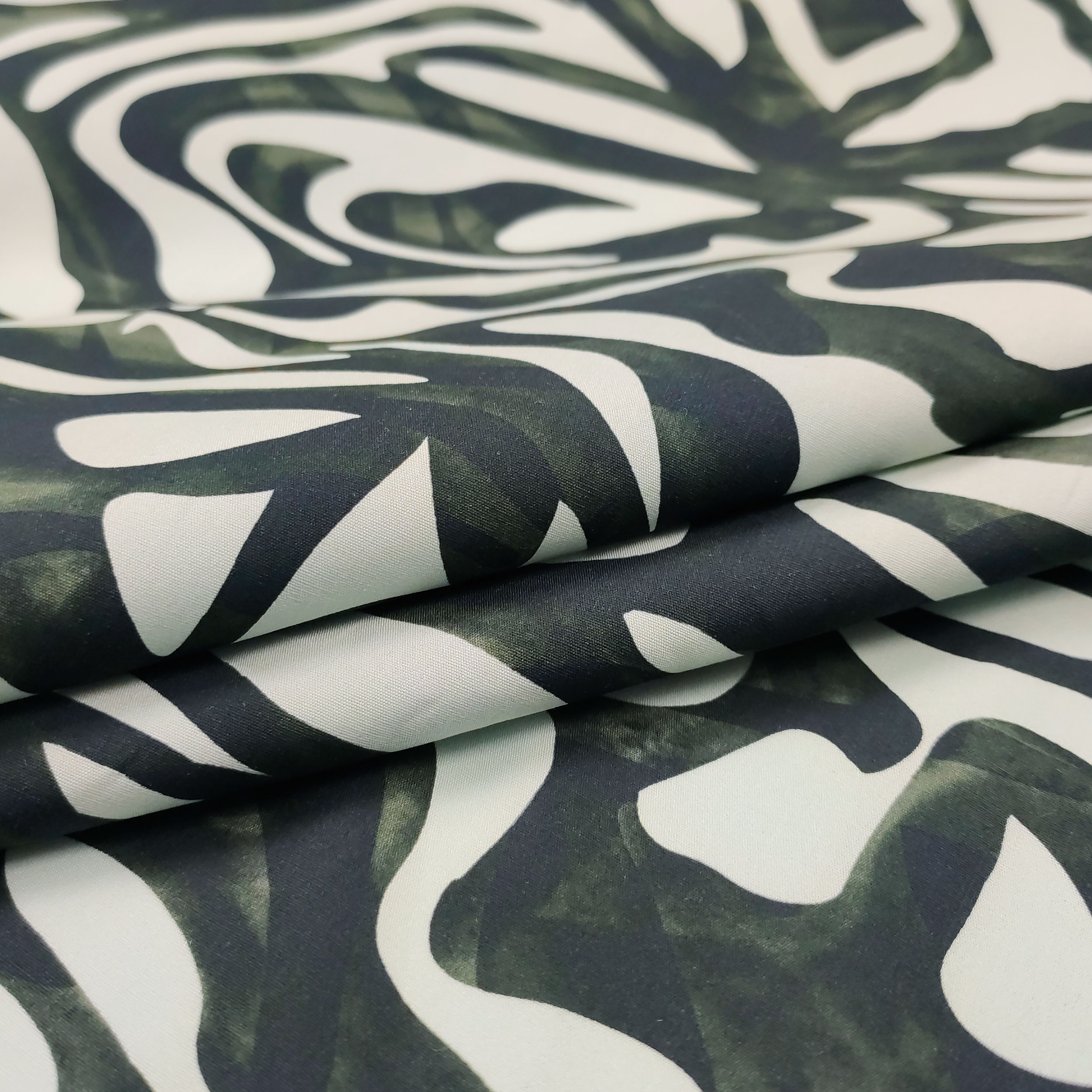 Tessuto Cotone Animalier Astratto 
