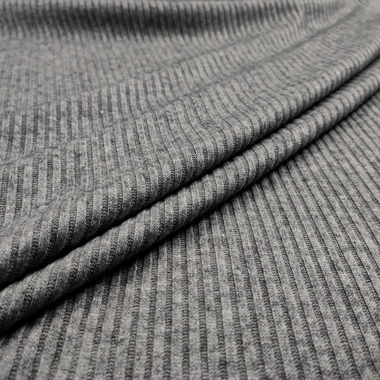 Tessuto a maglia canettata grigio