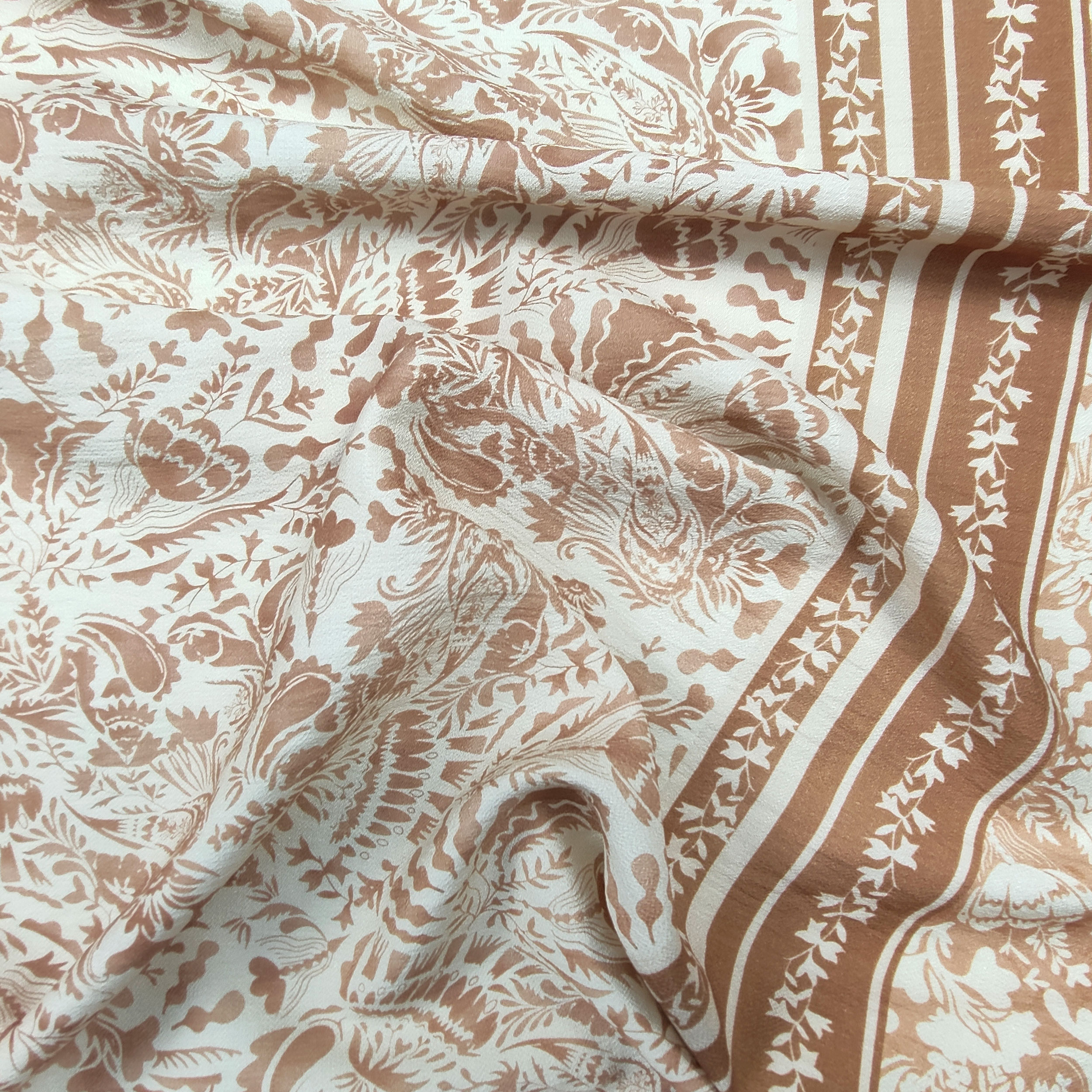 Tessuto di Cotone Doppio Bordo e Fiori Beige