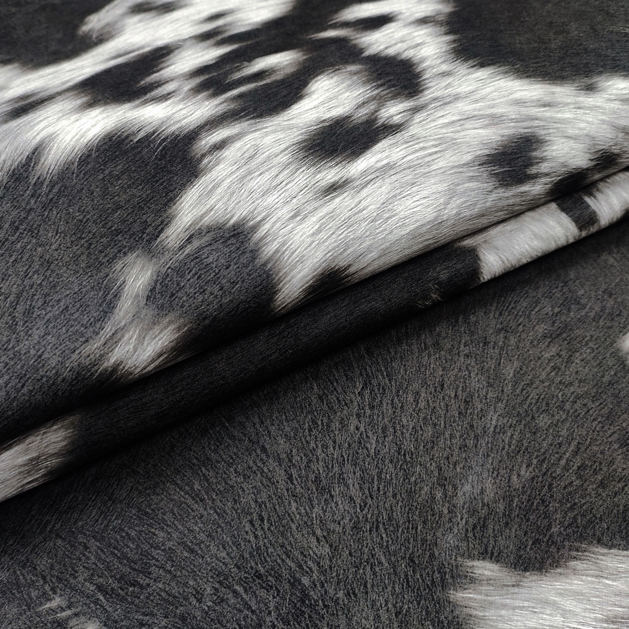 Tessuto Finta Pelliccia Morbida - Nero - 1 Metro (150x100 Cm) - CRS Fur Fabrics - Ideale Per Cucito Creativo E Travestimenti - 3