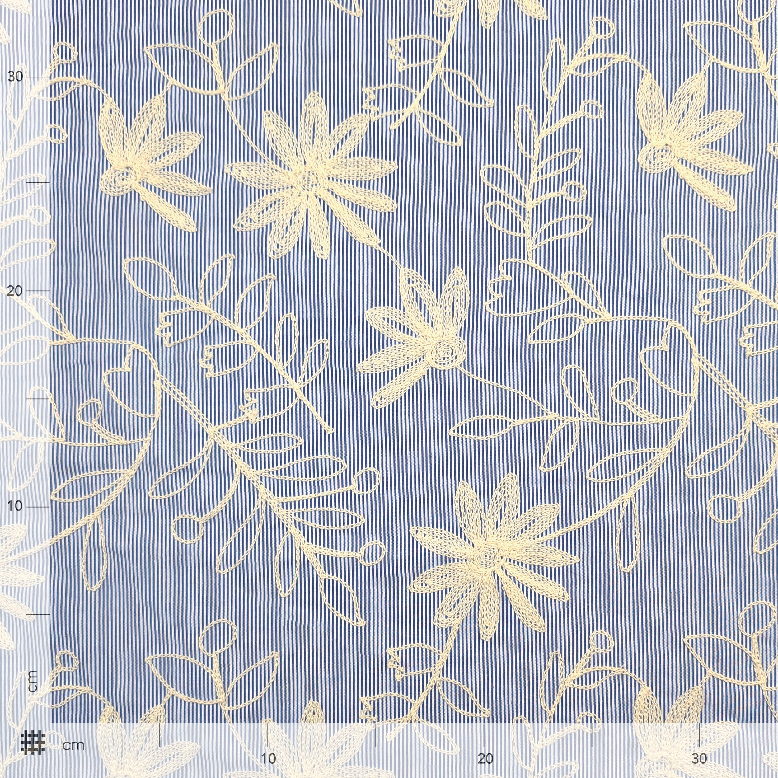 Cotone Righe Sottili Blu con Fiori Ricamati Image