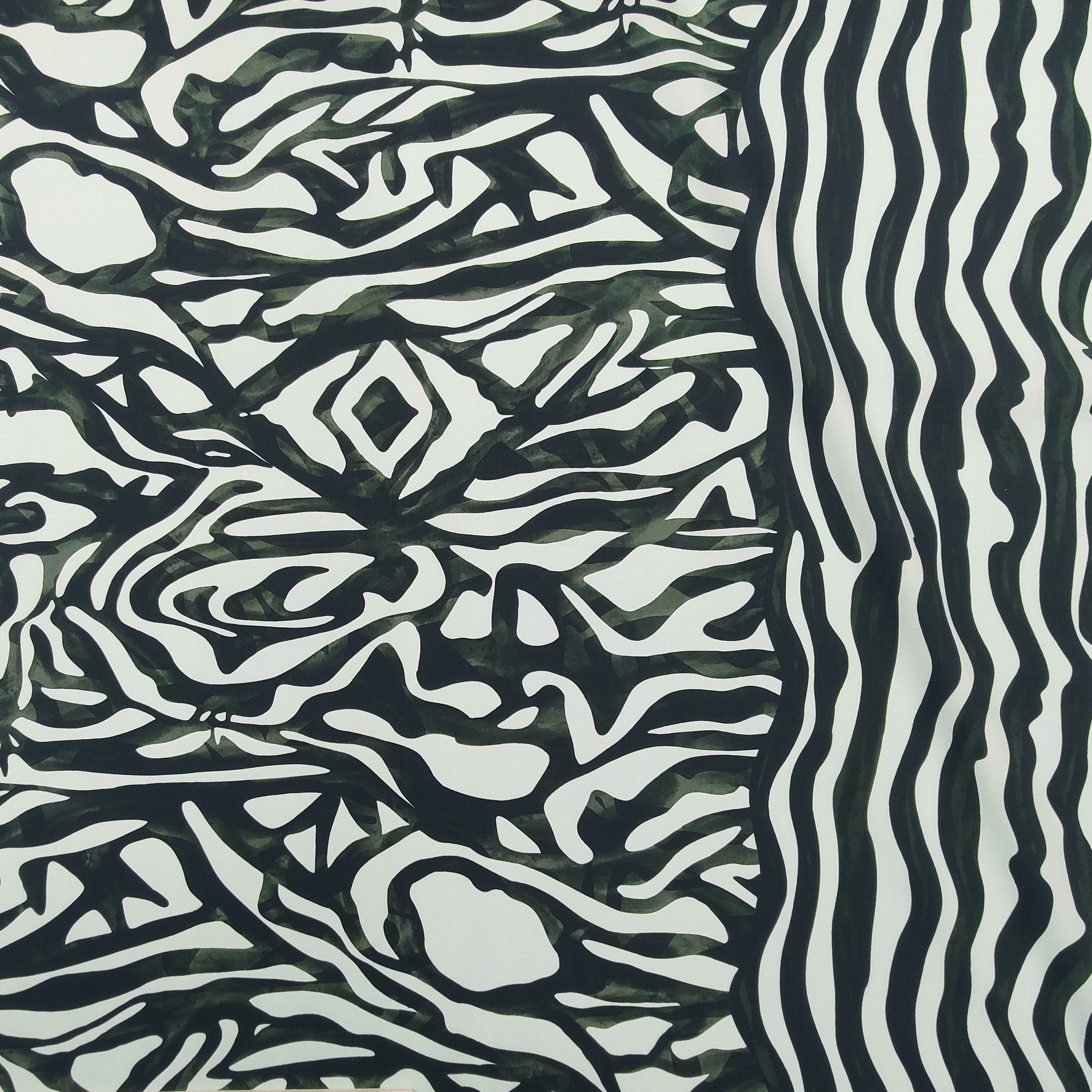 Tessuto Cotone Animalier Astratto 