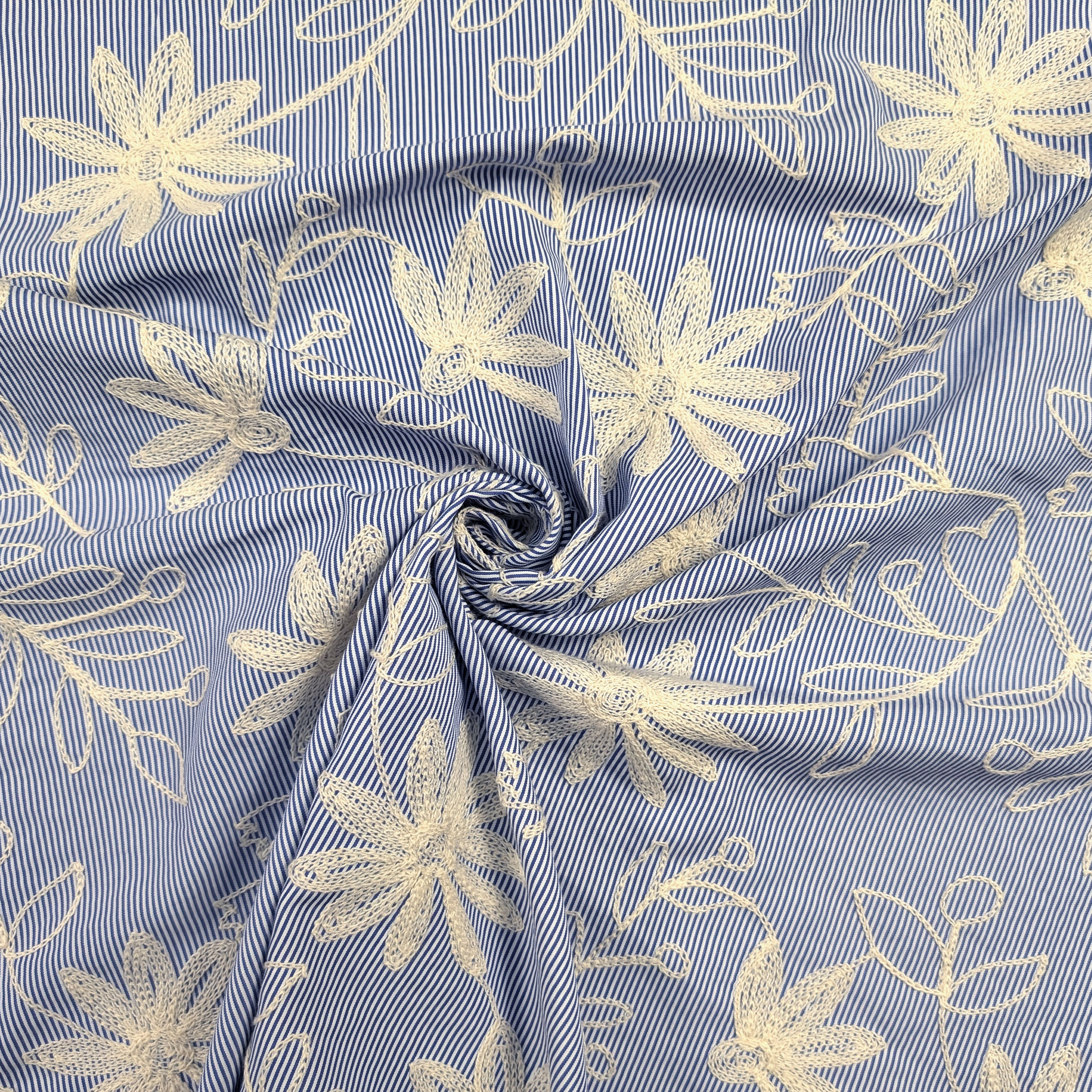 Cotone Righe Sottili Blu con Fiori Ricamati Image