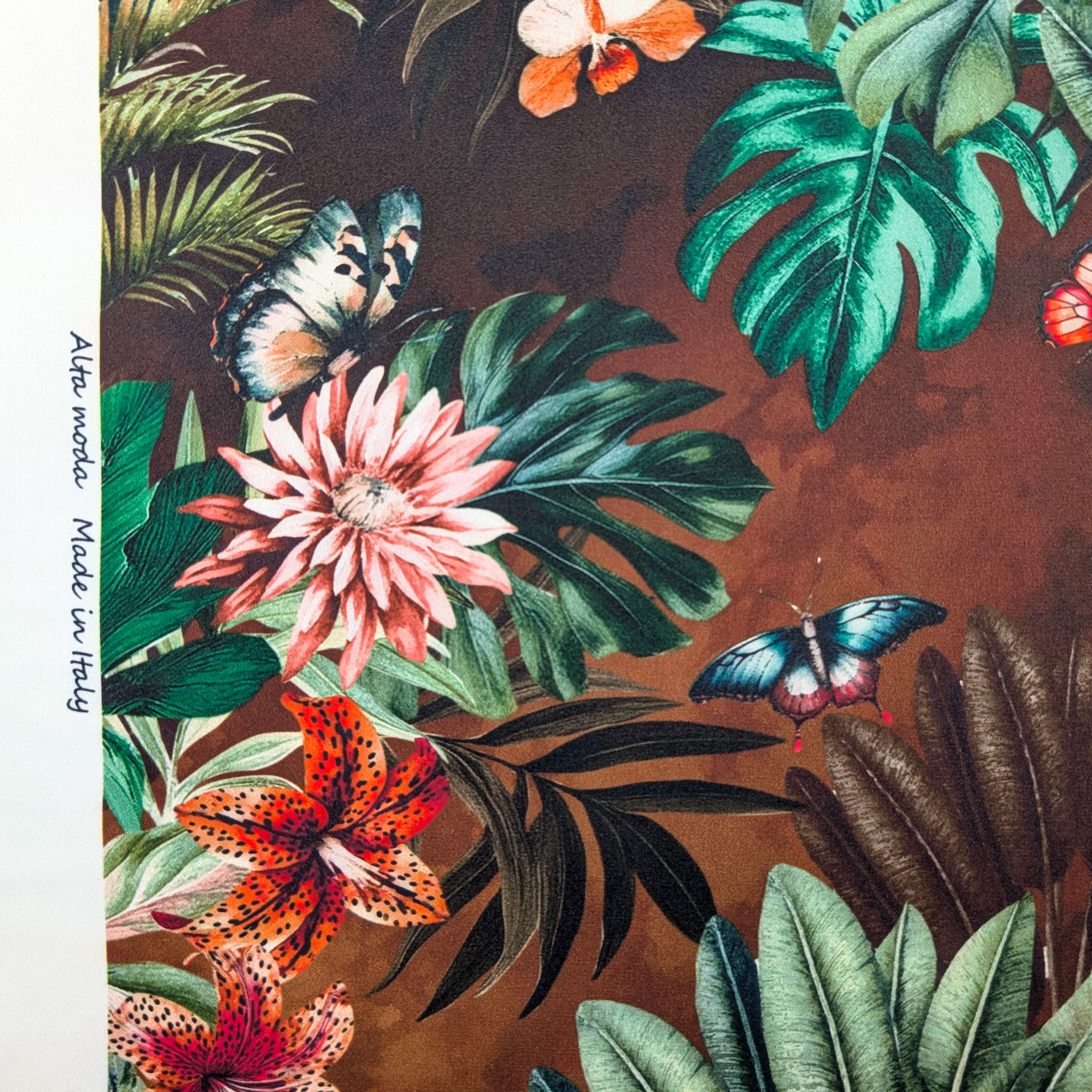 Raso Setato Alta Moda Marrone Fiori e Foglie Tropicali Image