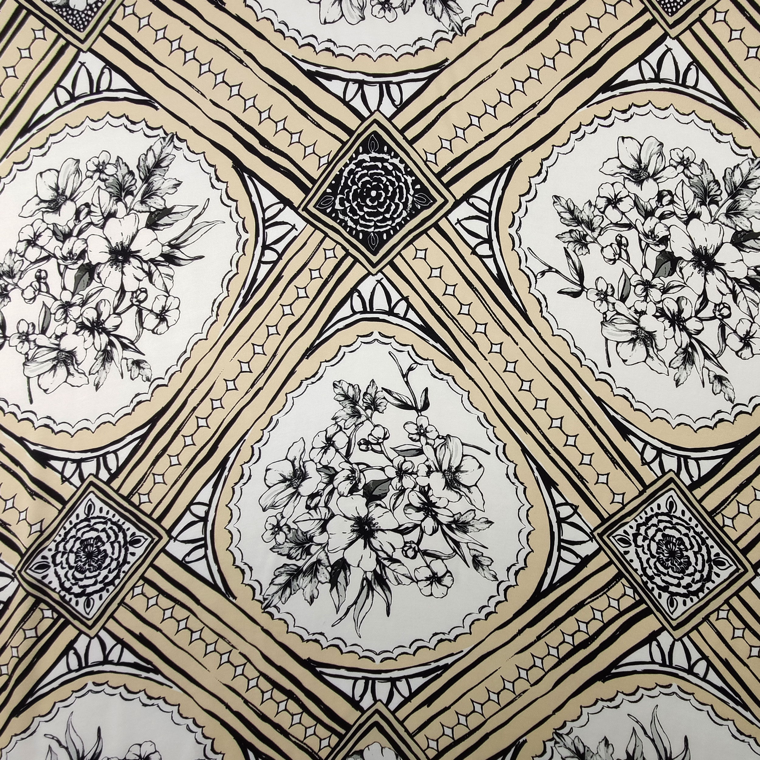 Tessuto Viscosa Fantasia Alta Moda Fiori