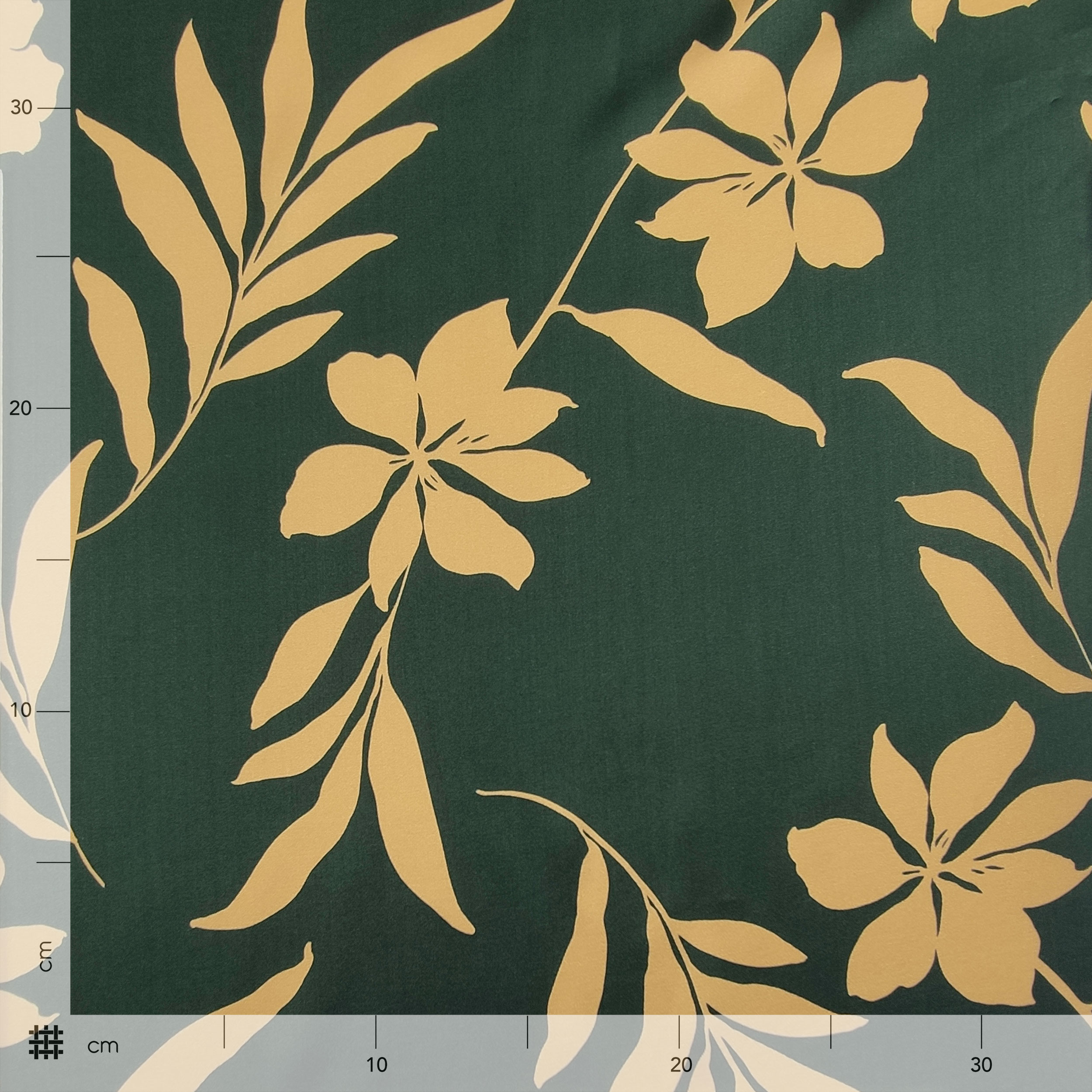 Raso Misto Seta Alta Moda Fiori Beige Sfondo Verdone