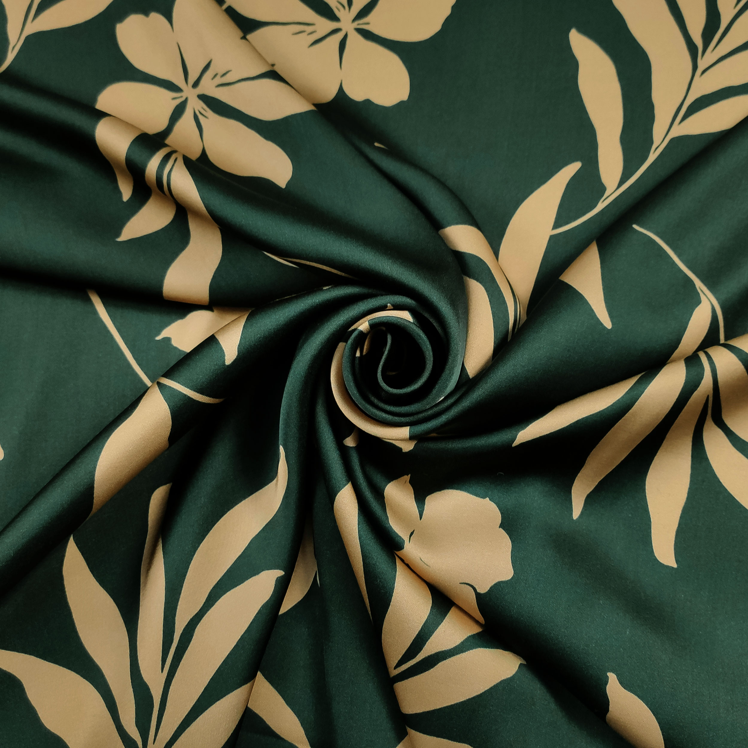 Raso Misto Seta Alta Moda Fiori Beige Sfondo Verdone