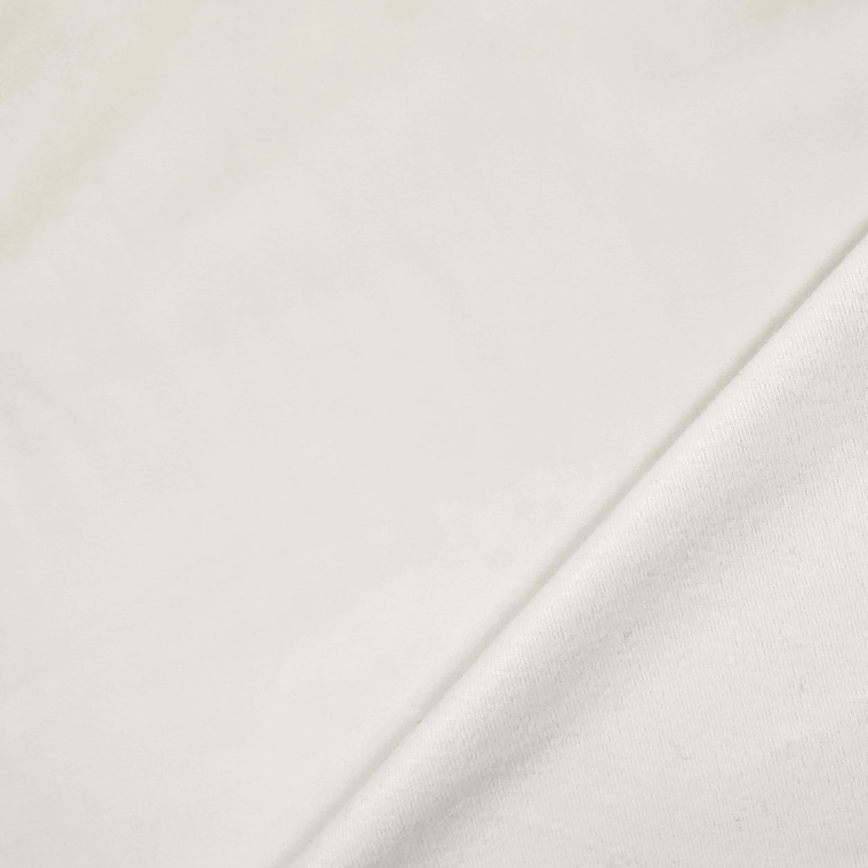 tessuto-velluto-morbido-bianco-latte