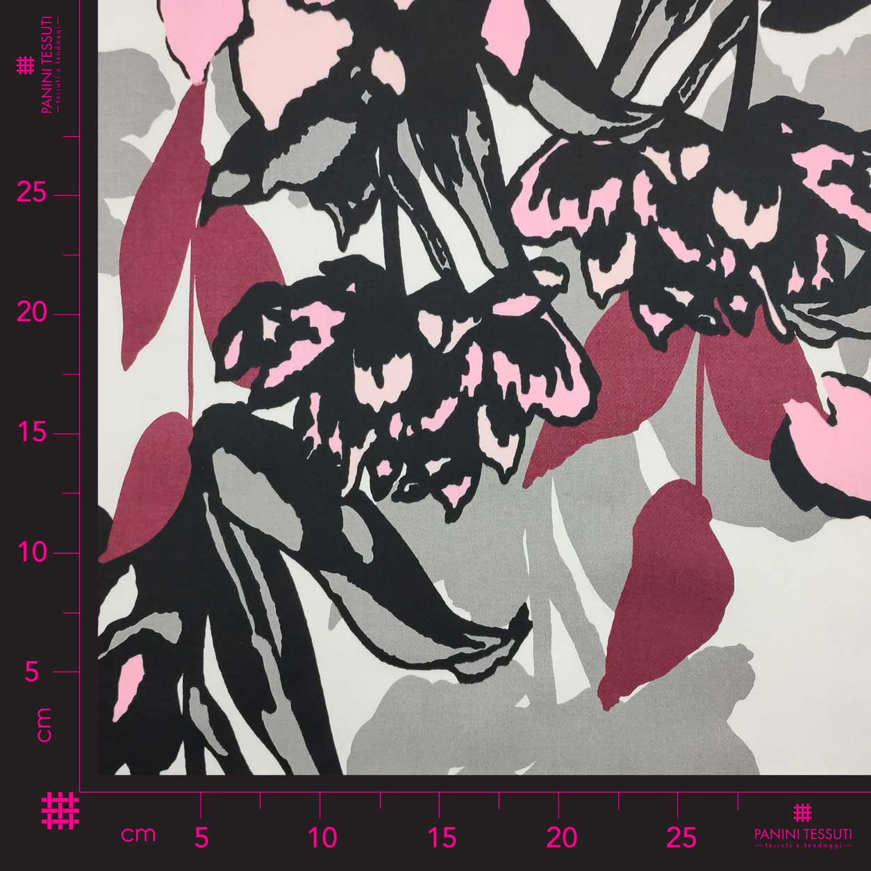 Tessuto rasatello di cotone con fiori rosa
