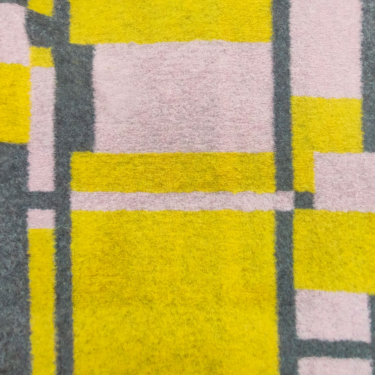 tessuto-di-lana-geometria-a-quadri-giallo-grigio-rosa