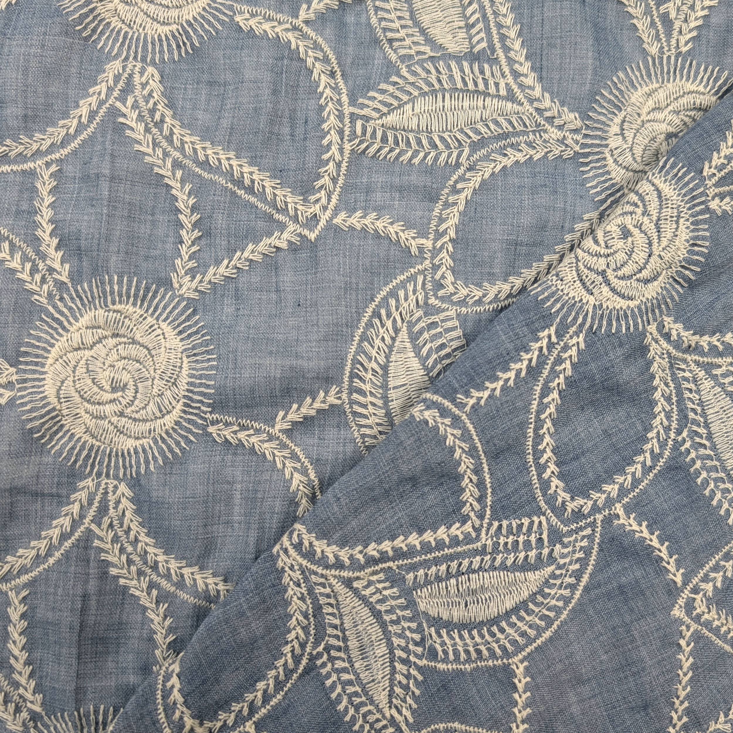 Mussola Cotone Blu Fiori Ricamati Image