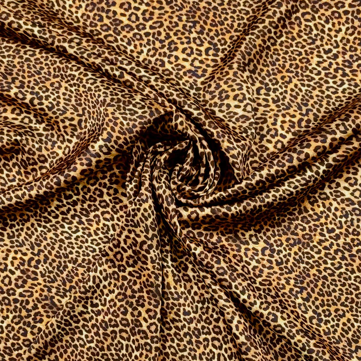 tessuto-rasetto-leopardato-per-abbigliamento