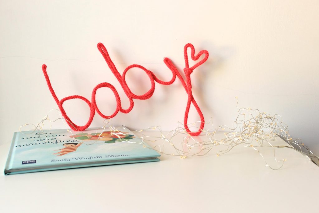 idee-arredo-panini-tessuti-scritte-lana